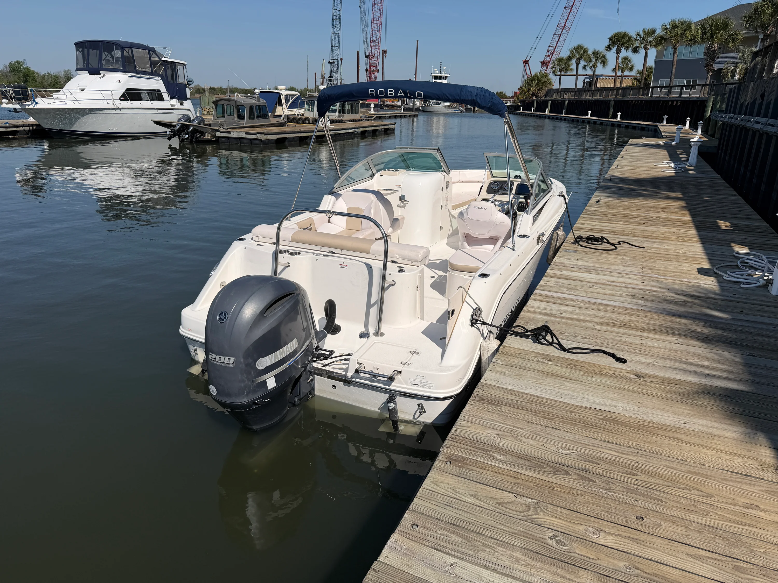 2016 Robalo R227 Image Thumbnail #1