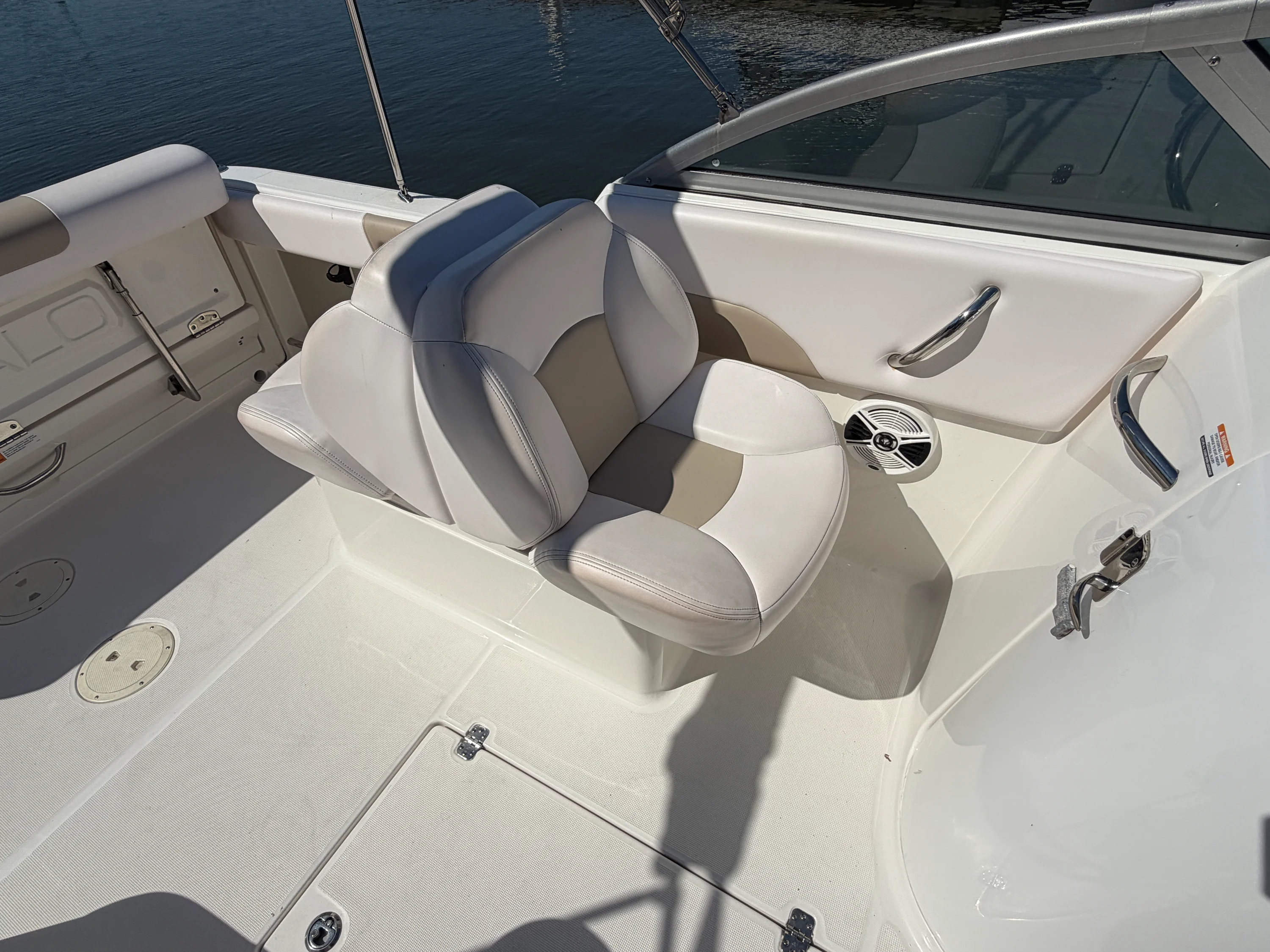 2016 Robalo R227 Image Thumbnail #9