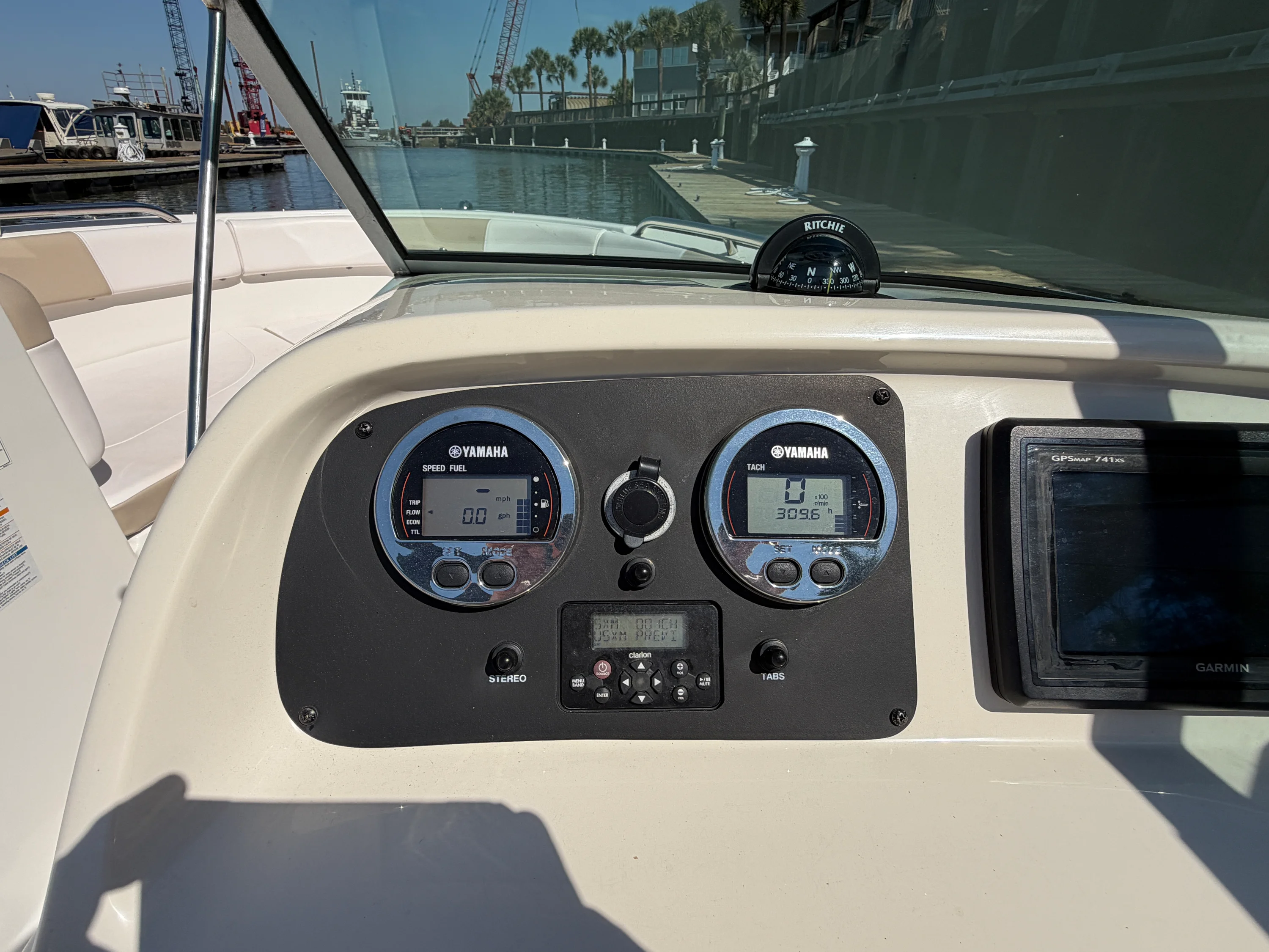 2016 Robalo R227 Image Thumbnail #11