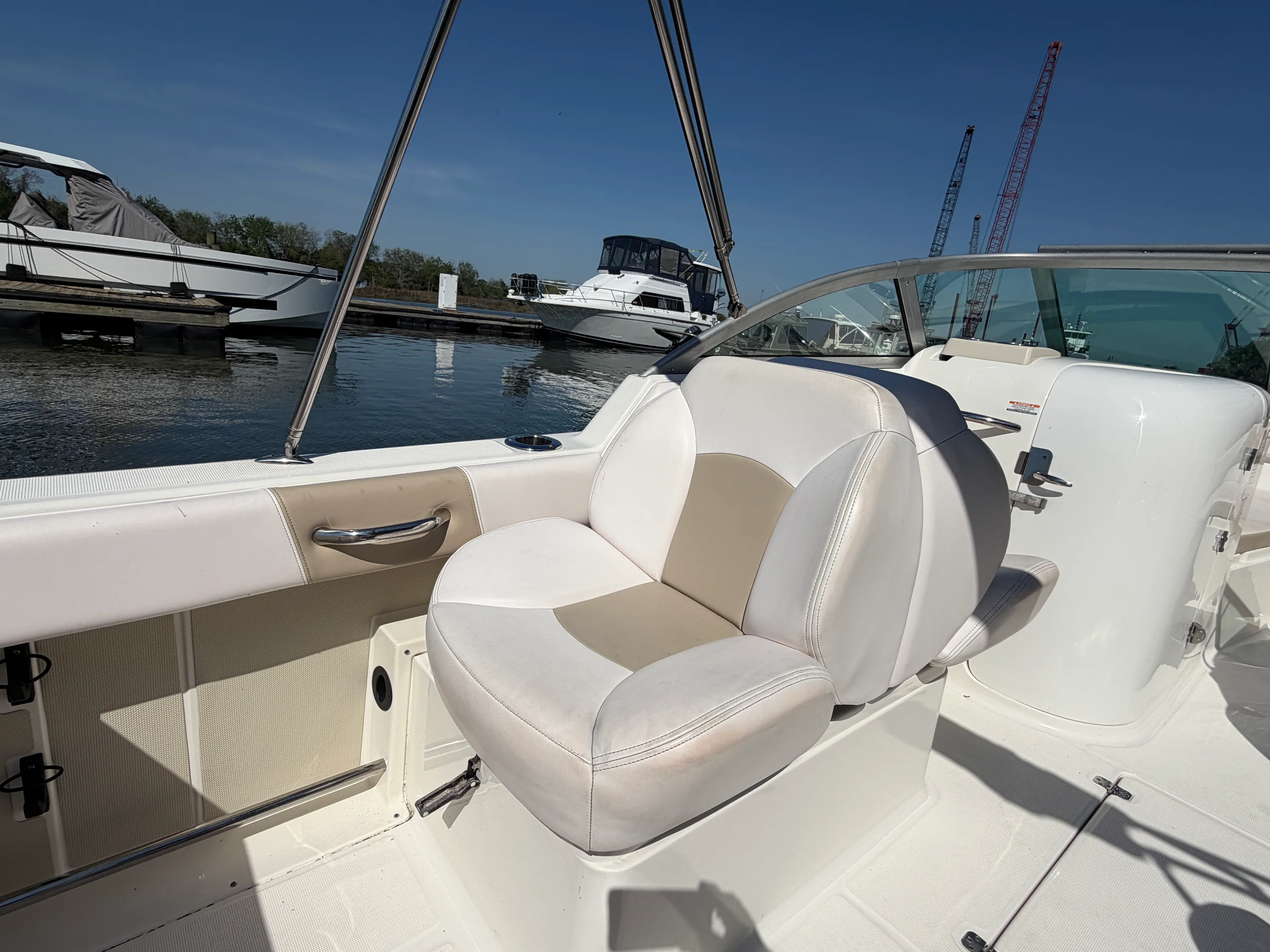 2016 Robalo R227 Image Thumbnail #6