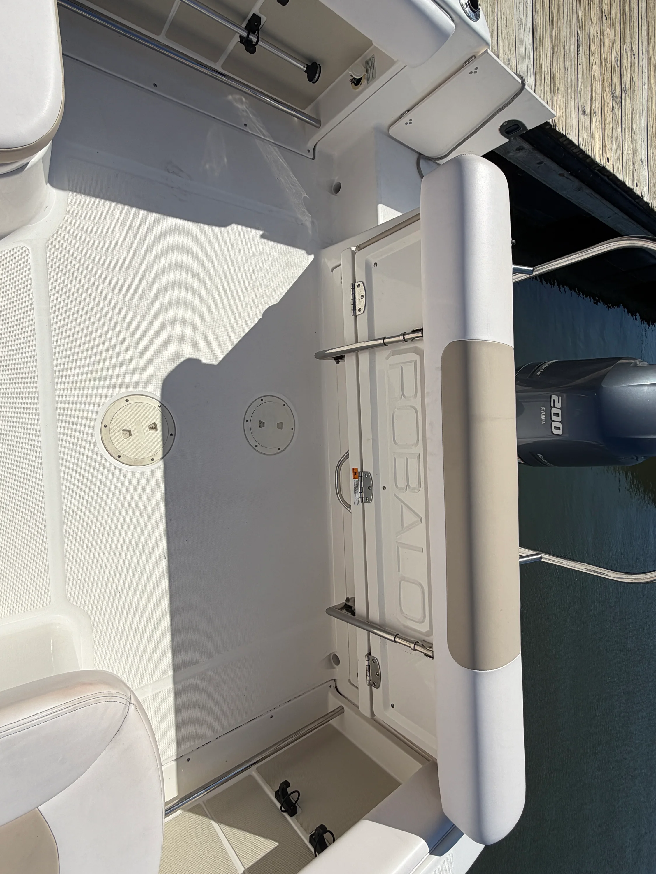 2016 Robalo R227 Image Thumbnail #4