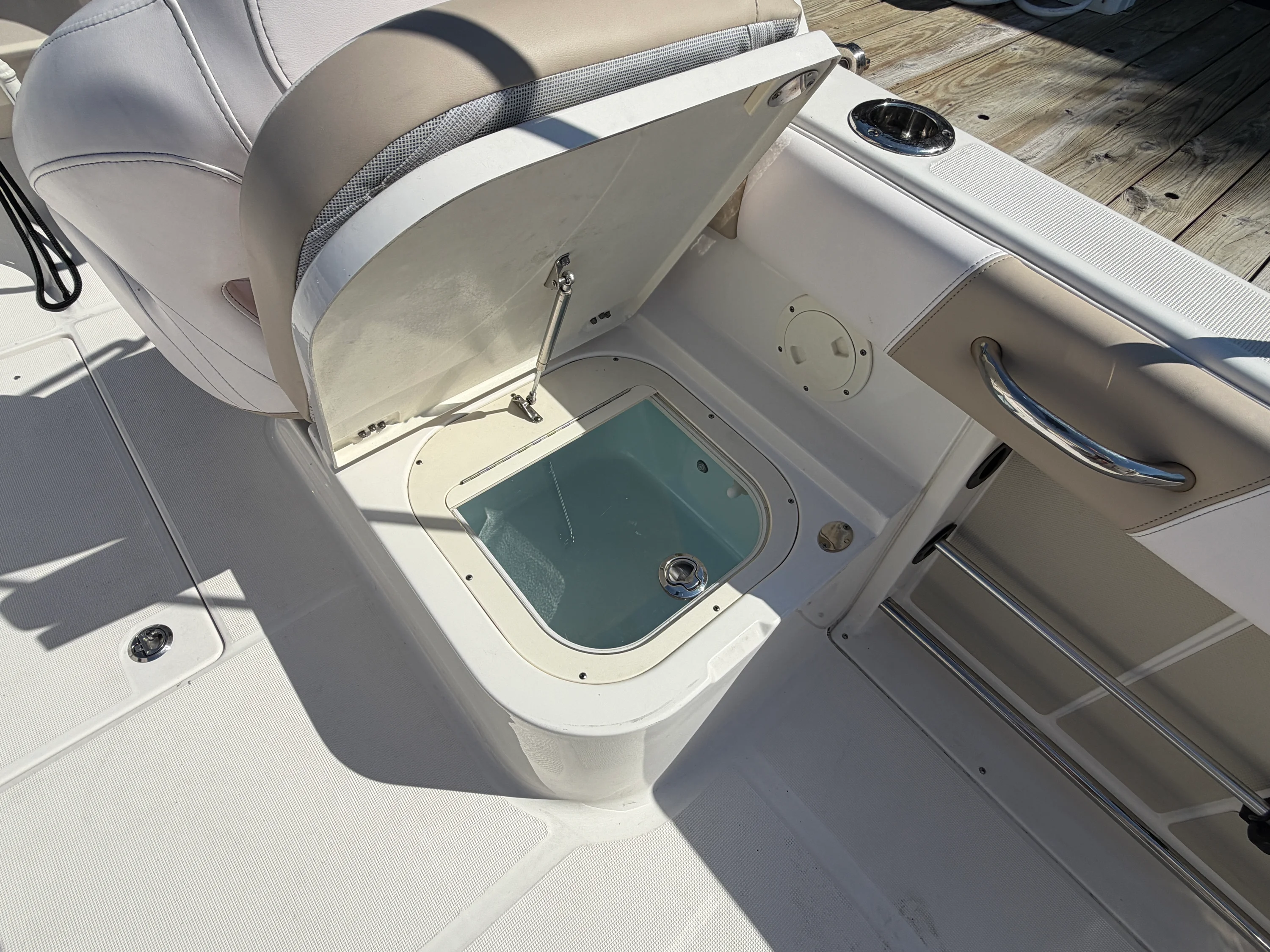 2016 Robalo R227 Image Thumbnail #8