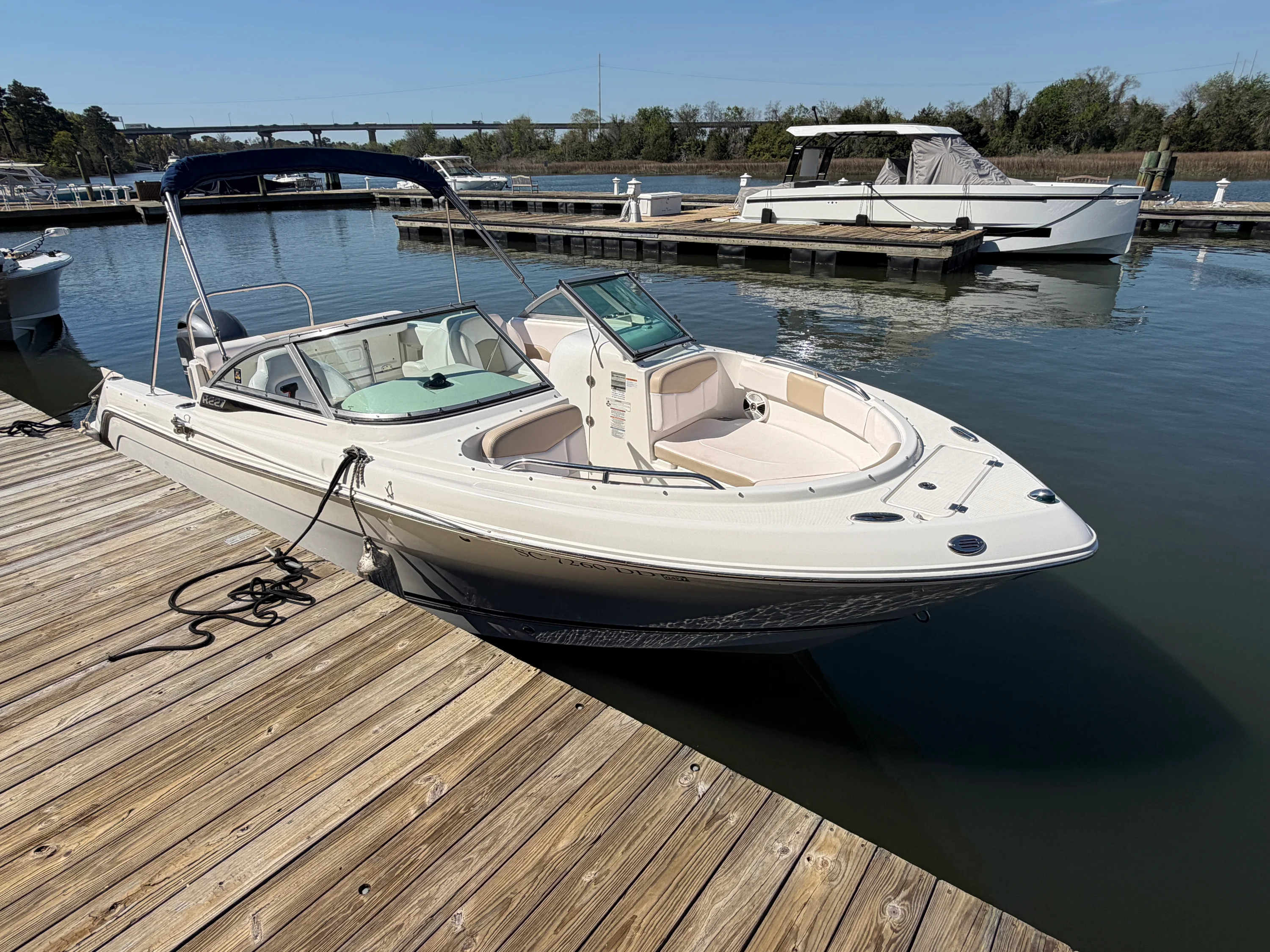 2016 Robalo R227 Image Thumbnail #2