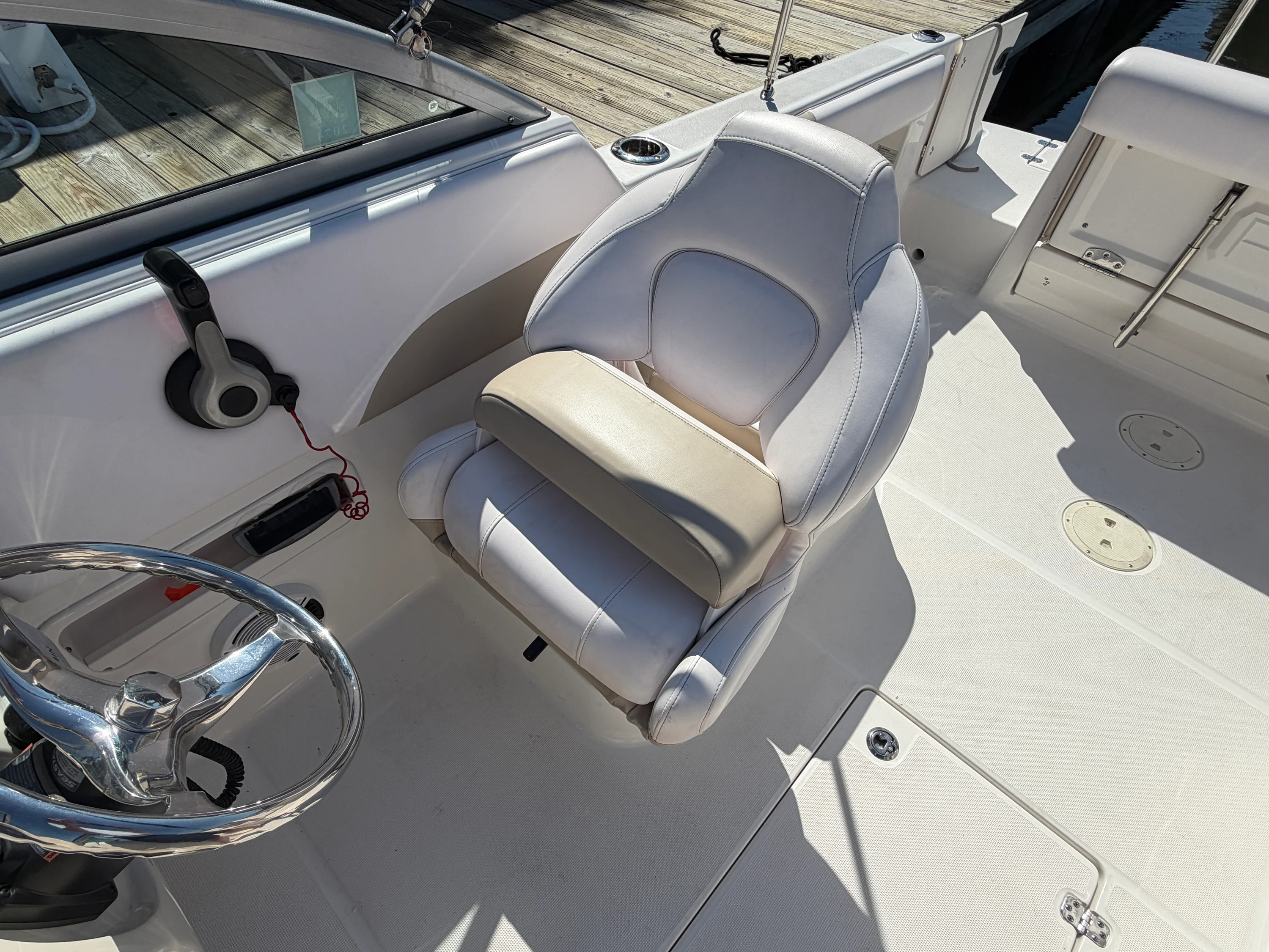 2016 Robalo R227 Image Thumbnail #10