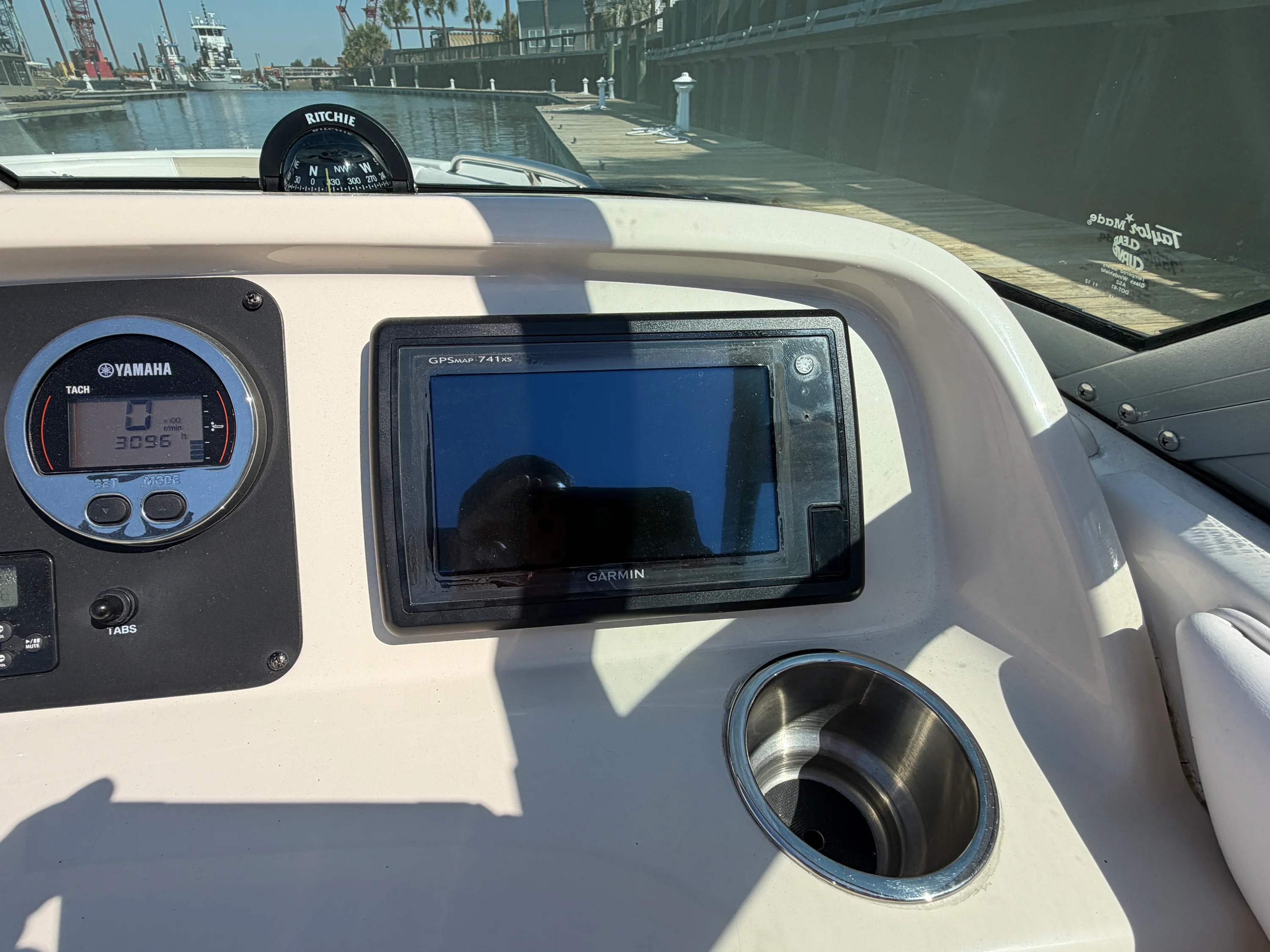 2016 Robalo R227 Image Thumbnail #12