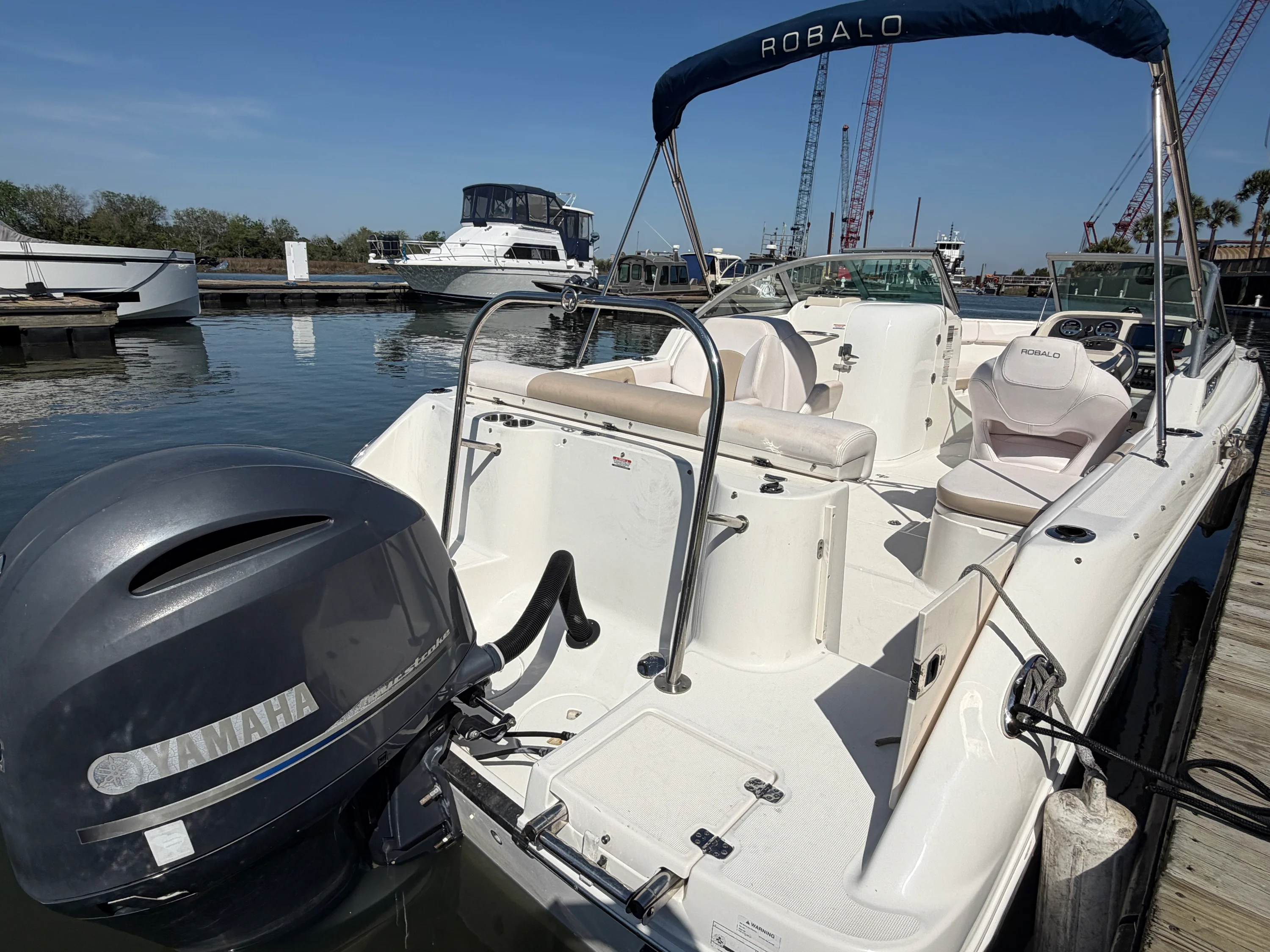 2016 Robalo R227 Image Thumbnail #3