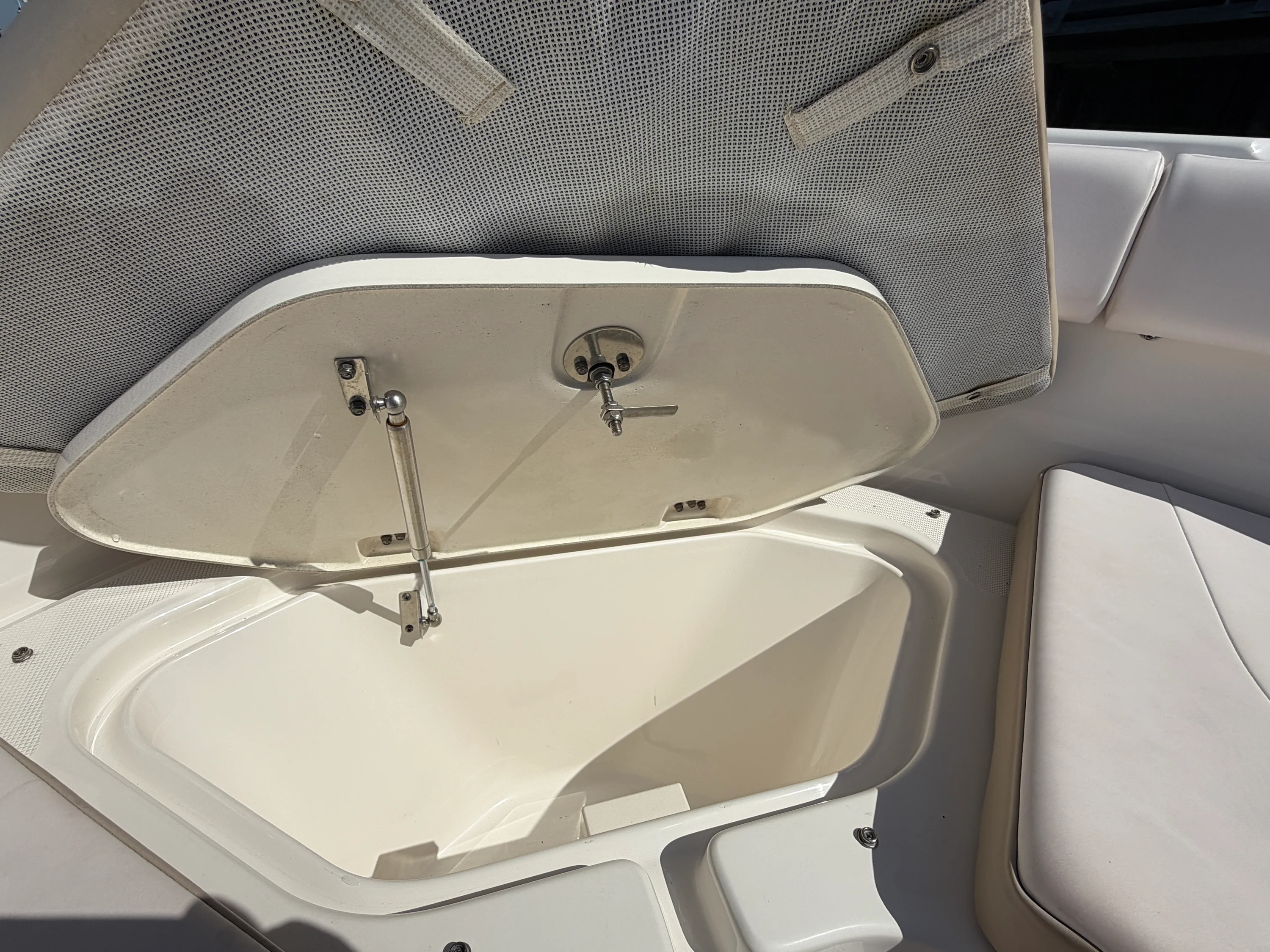 2016 Robalo R227 Image Thumbnail #23