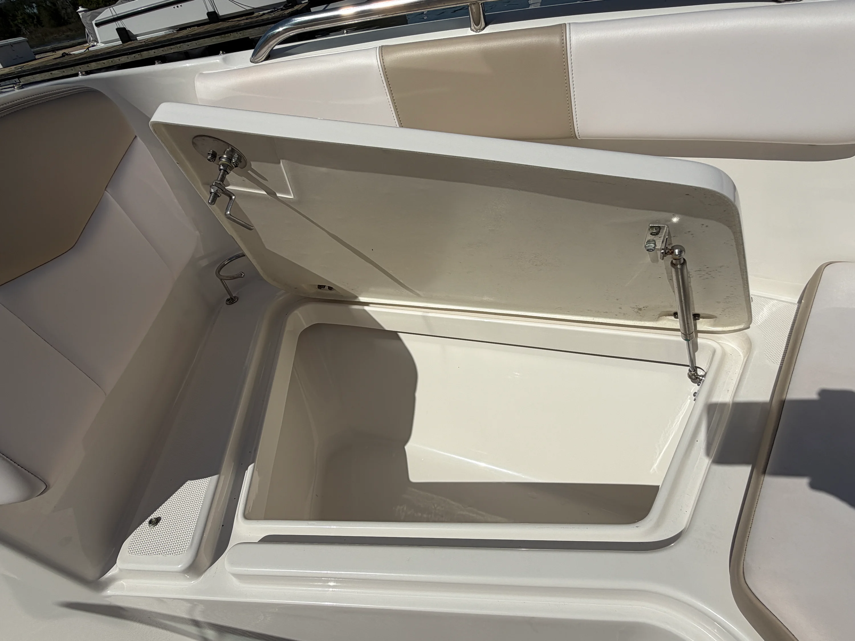 2016 Robalo R227 Image Thumbnail #22