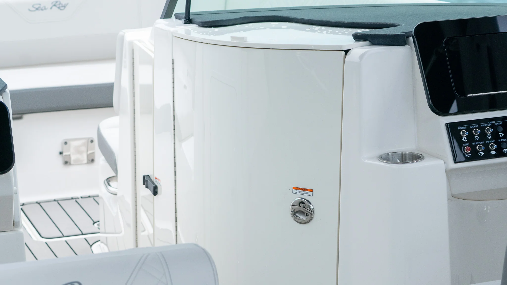 2026 Sea Ray SDX 270 Outboard Image Thumbnail #23