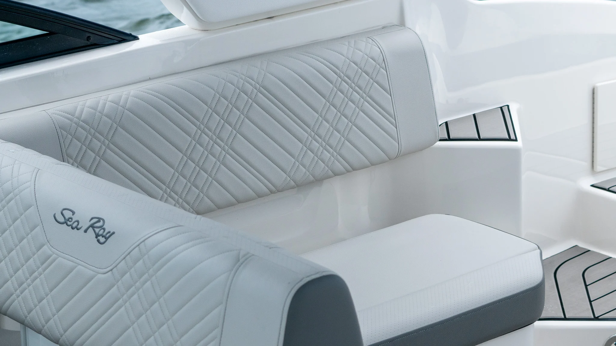 2026 Sea Ray SDX 270 Outboard Image Thumbnail #18