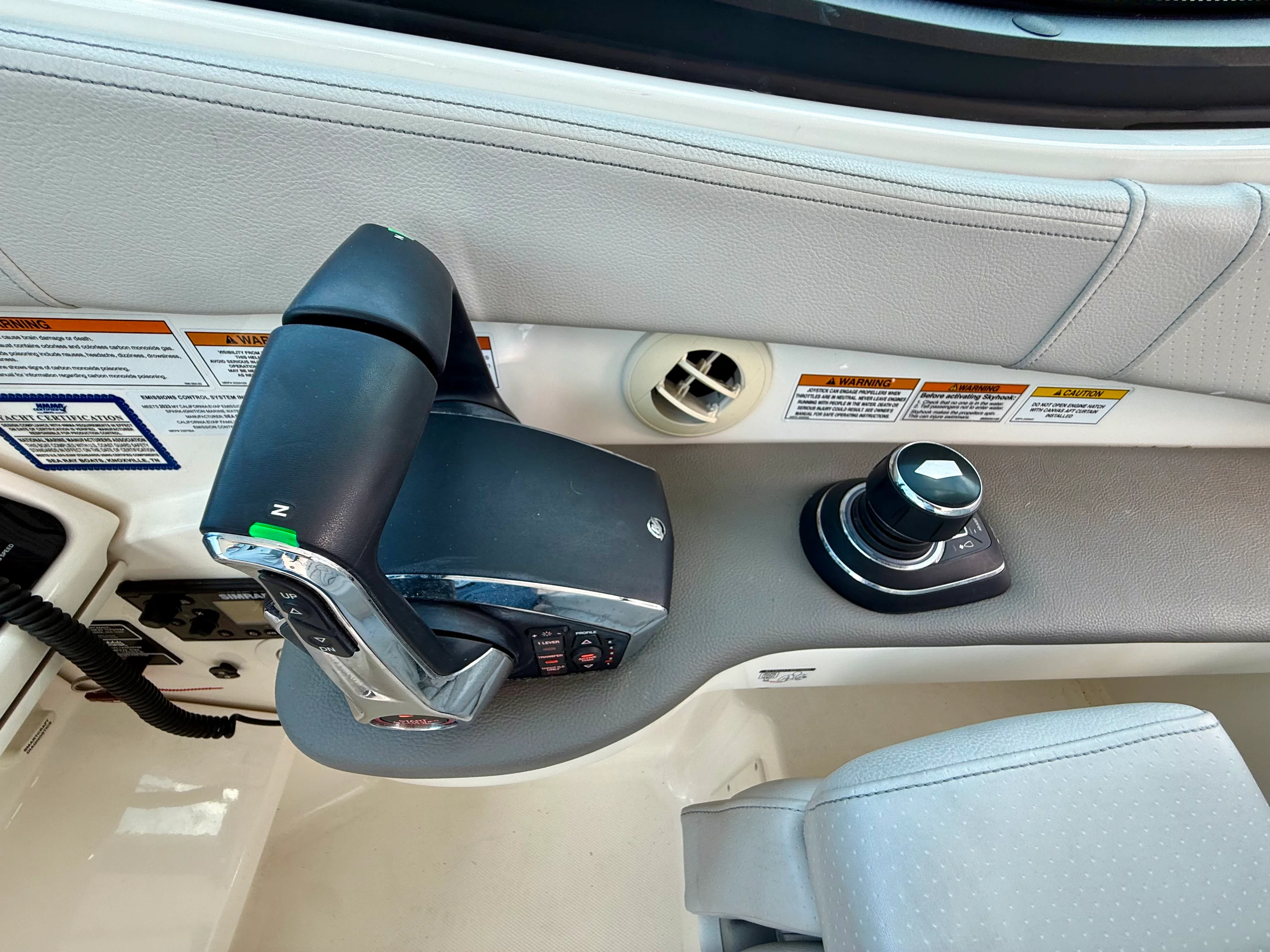 2023 Sea Ray 320 SUNDANCER Image Thumbnail #28