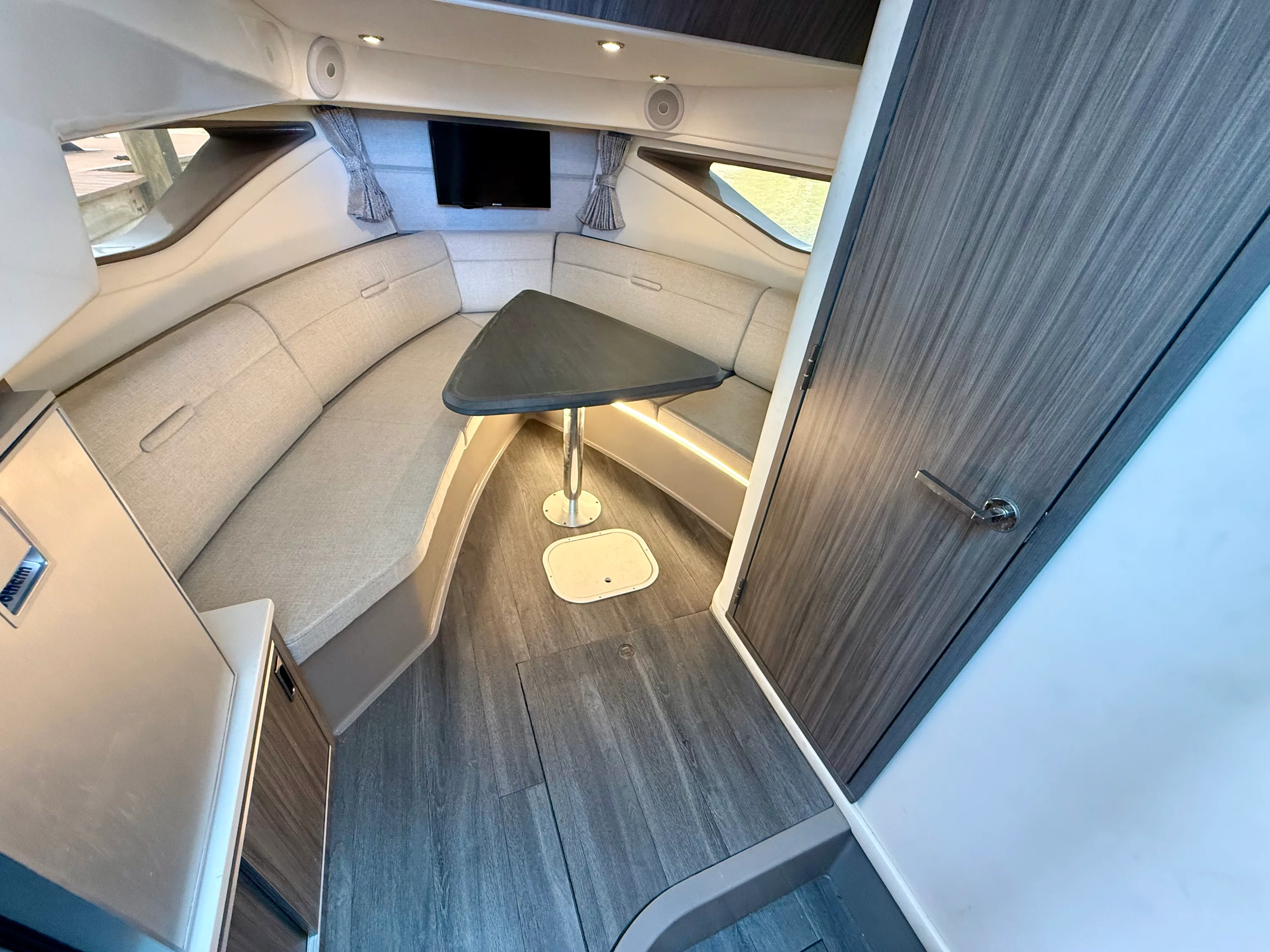 2023 Sea Ray 320 SUNDANCER Image Thumbnail #33