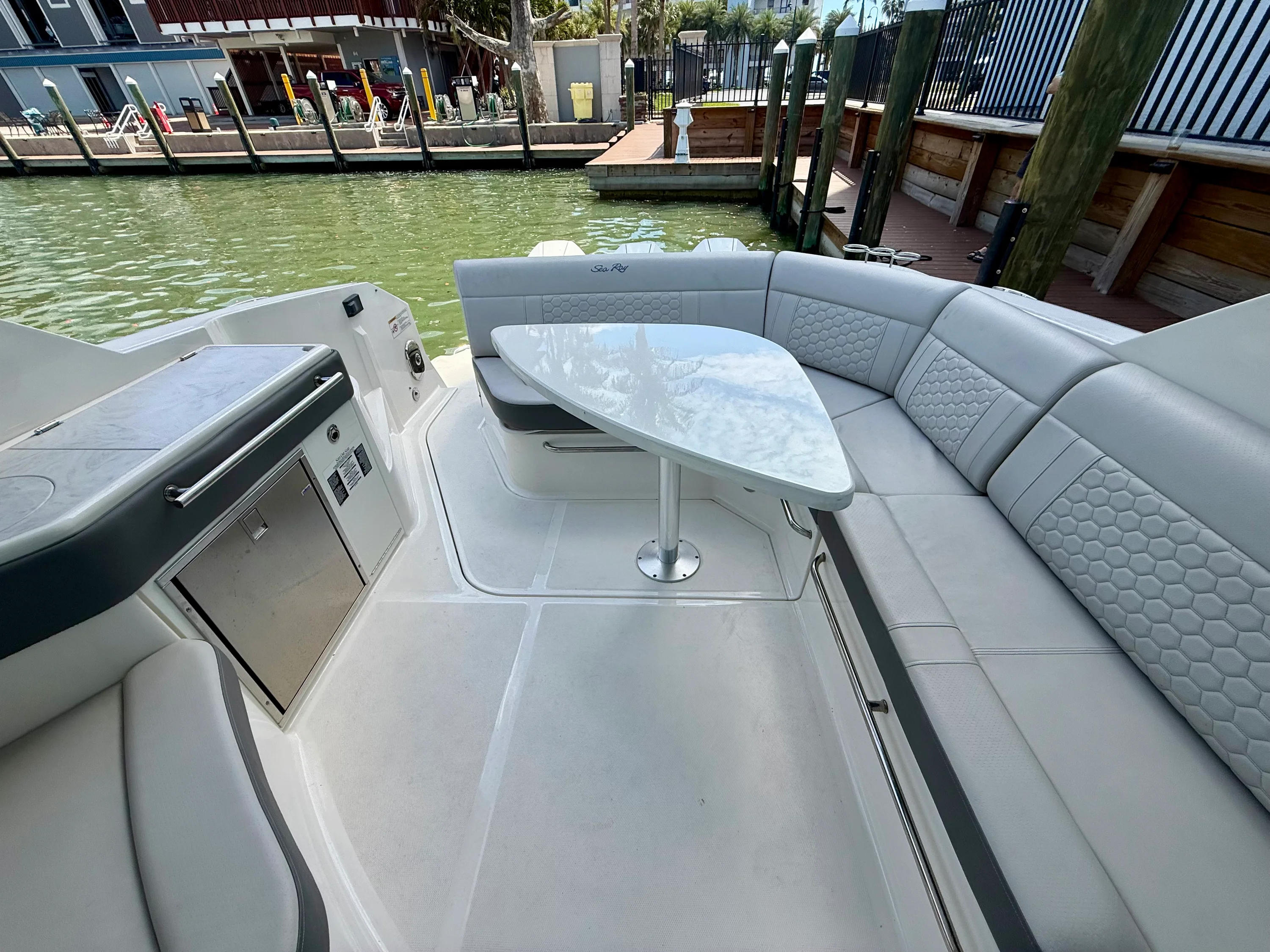 2023 Sea Ray 320 SUNDANCER Image Thumbnail #21