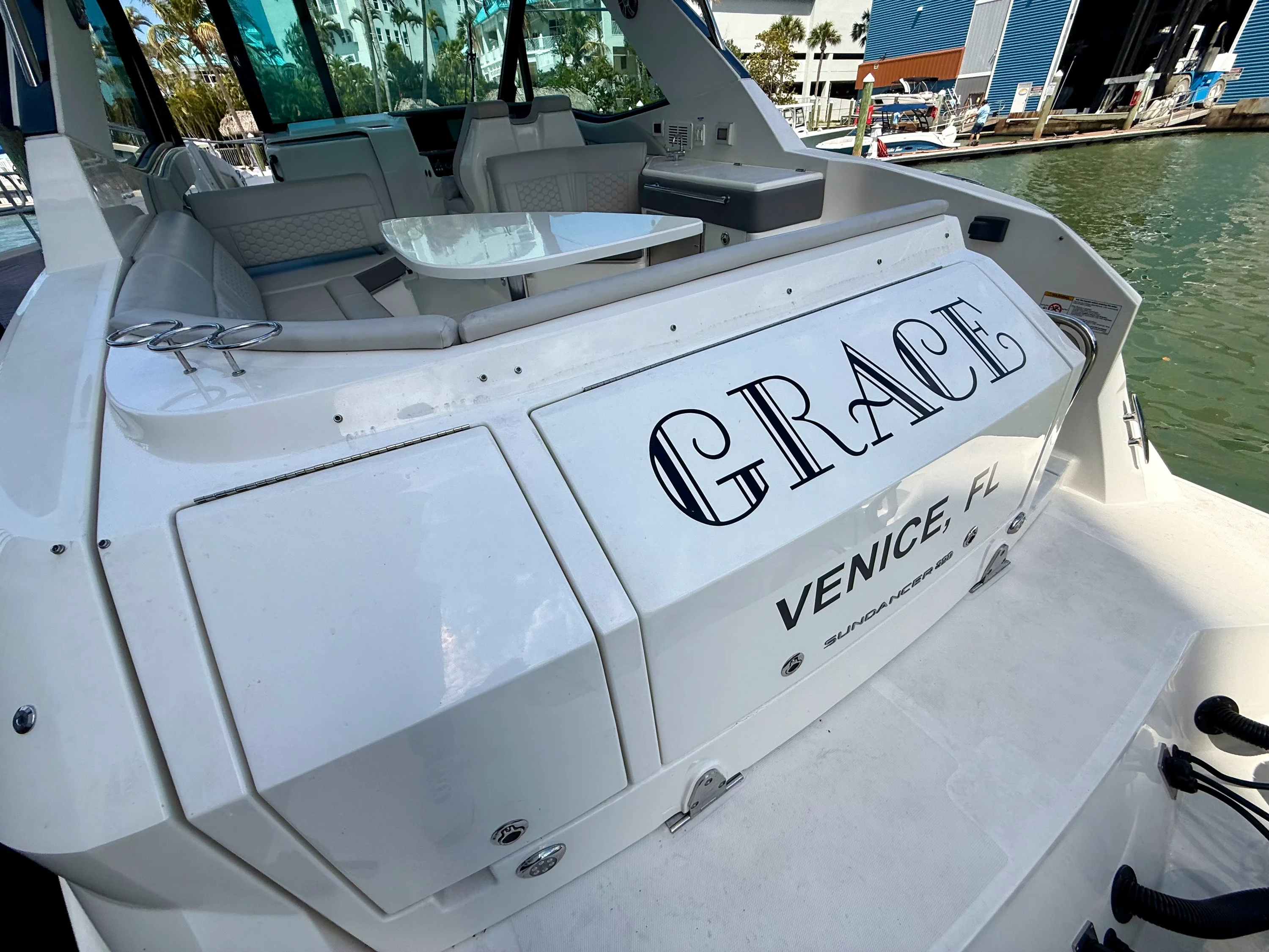 2023 Sea Ray 320 SUNDANCER Image Thumbnail #8