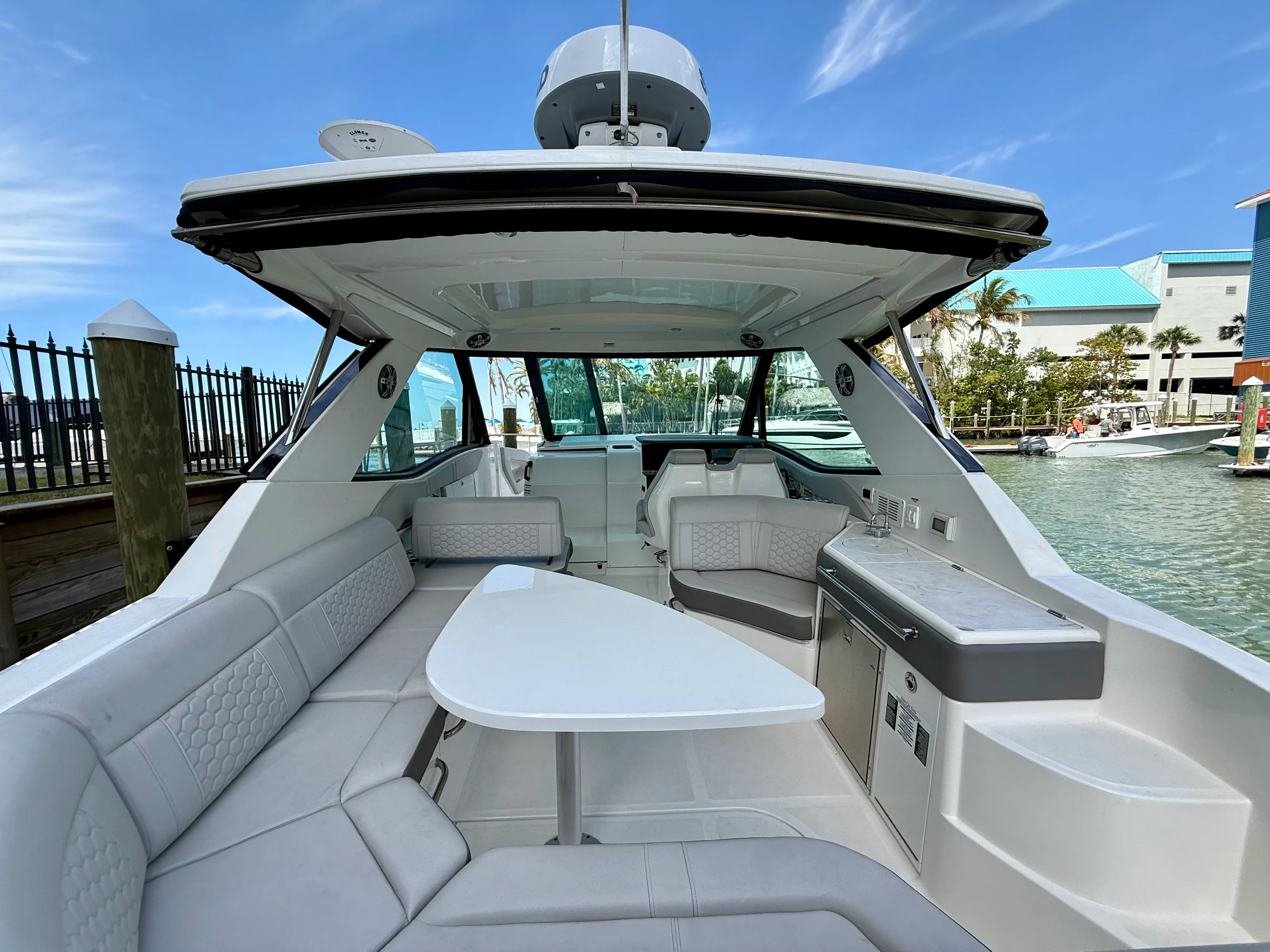 2023 Sea Ray 320 SUNDANCER Image Thumbnail #15