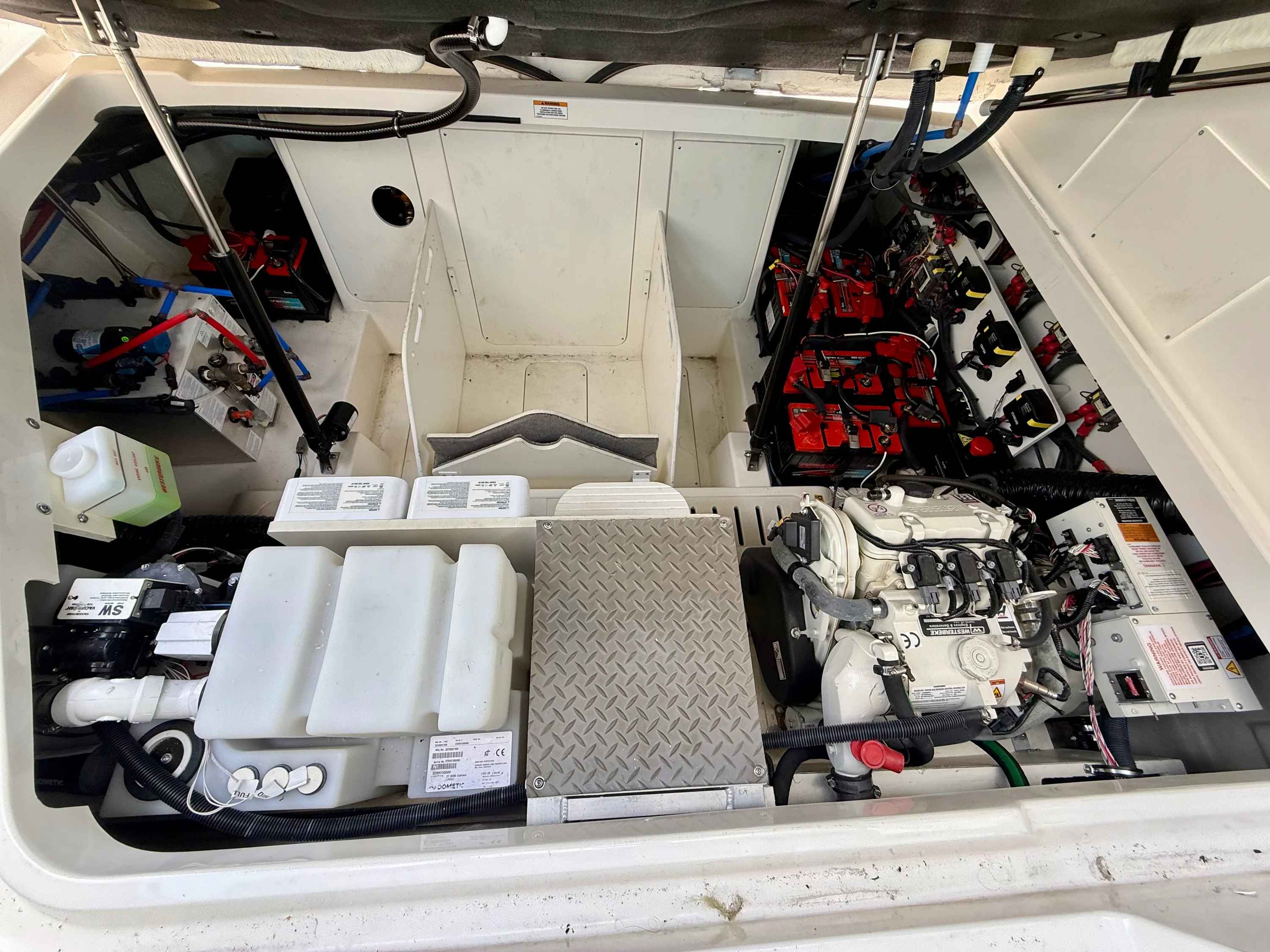 2023 Sea Ray 320 SUNDANCER Image Thumbnail #10