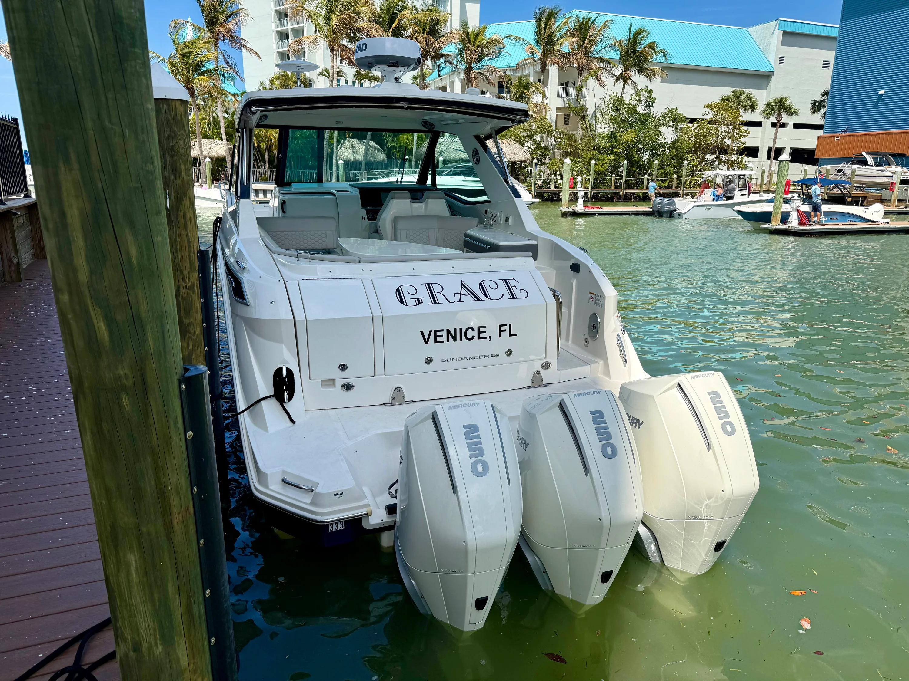 2023 Sea Ray 320 SUNDANCER Image Thumbnail #6