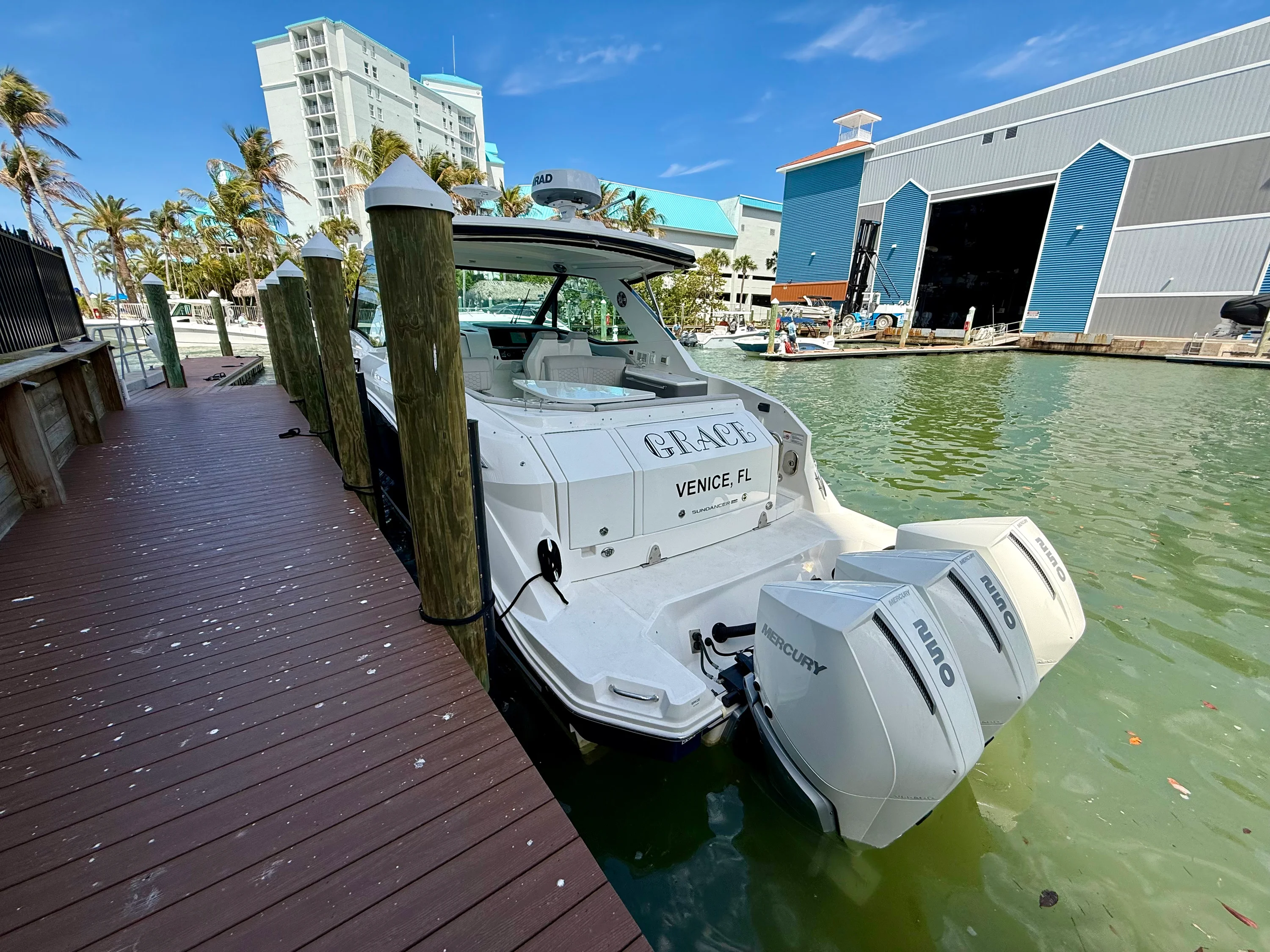 2023 Sea Ray 320 SUNDANCER Image Thumbnail #5