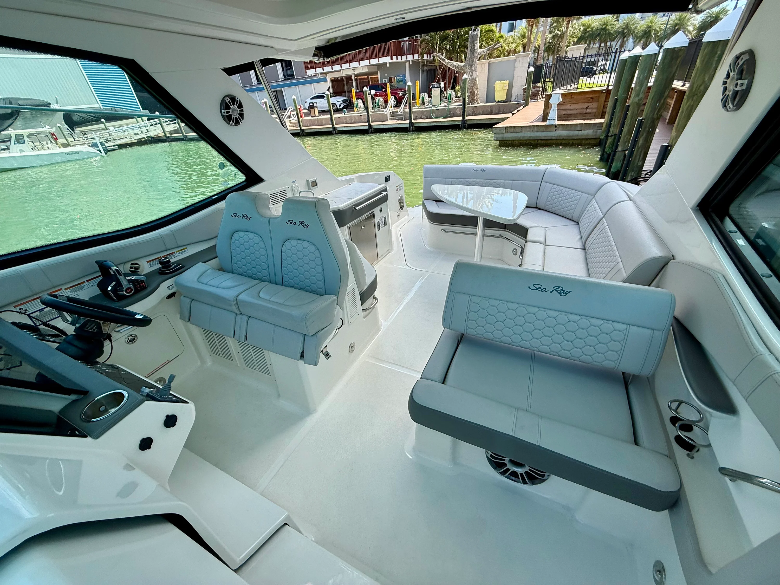 2023 Sea Ray 320 SUNDANCER Image Thumbnail #31