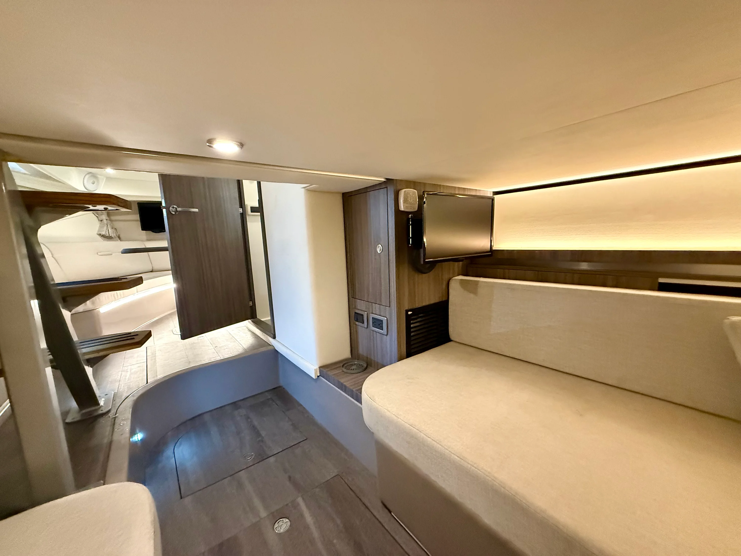 2023 Sea Ray 320 SUNDANCER Image Thumbnail #40