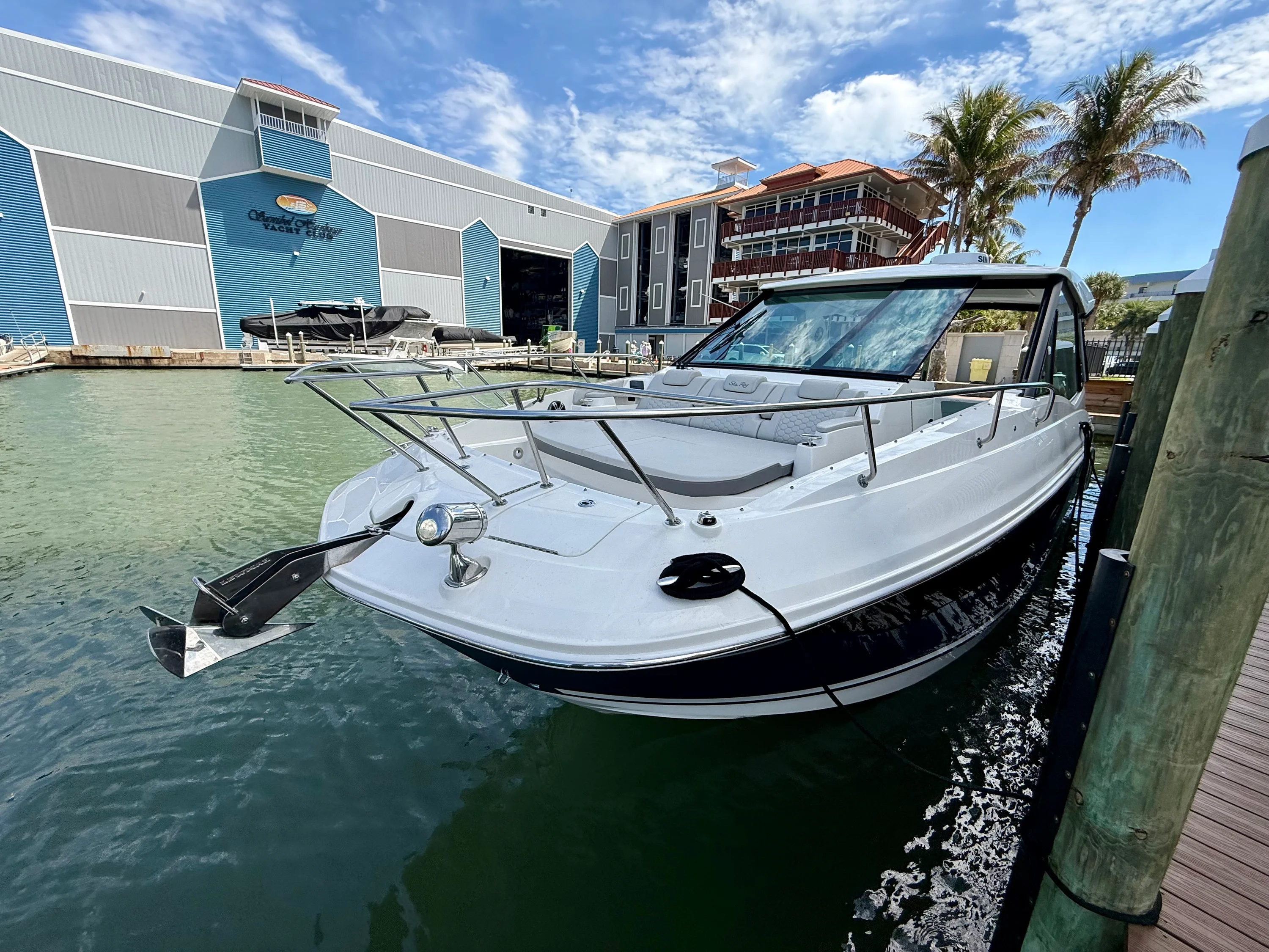 2023 Sea Ray 320 SUNDANCER Image Thumbnail #2