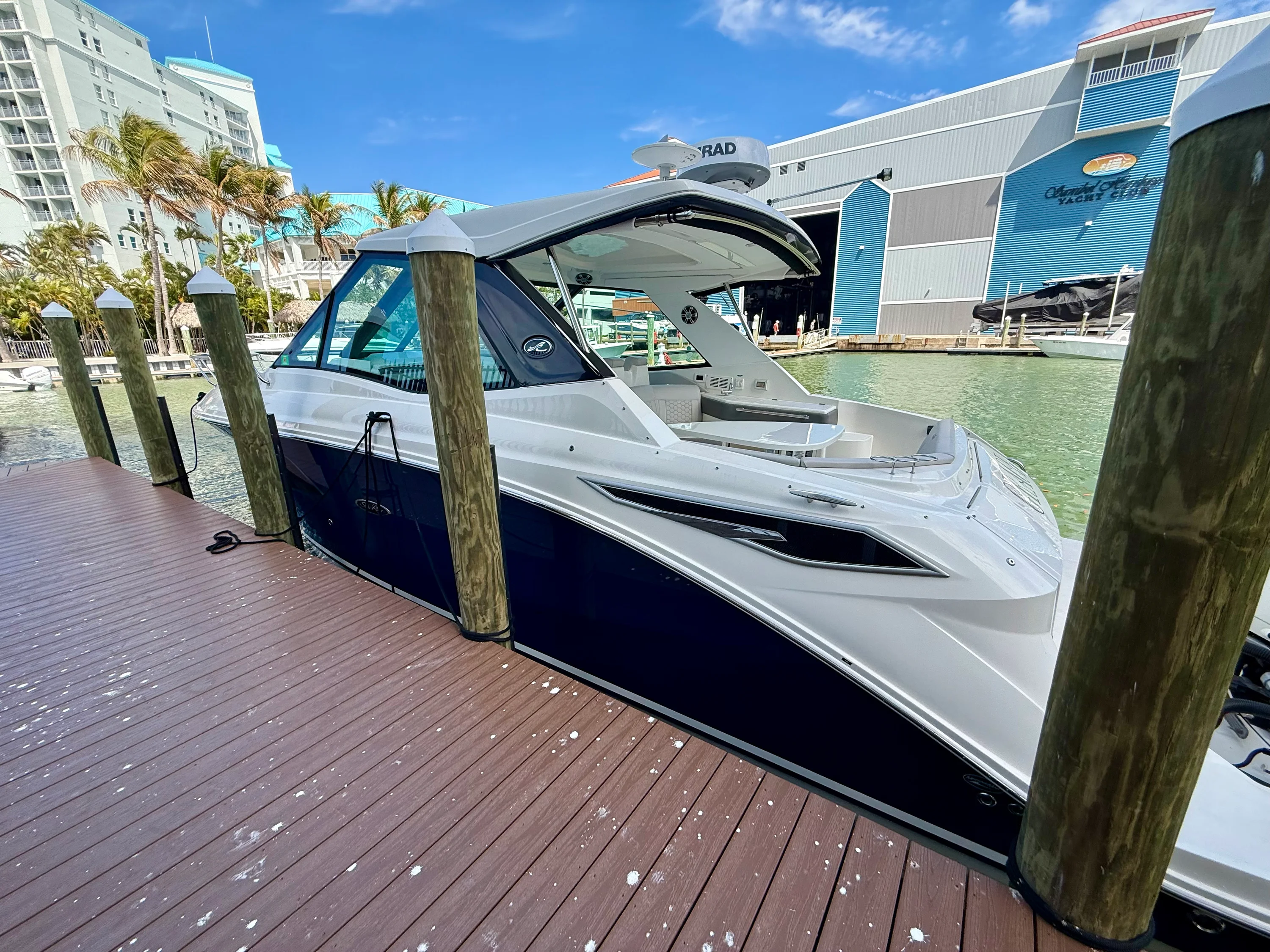 2023 Sea Ray 320 SUNDANCER Image Thumbnail #4