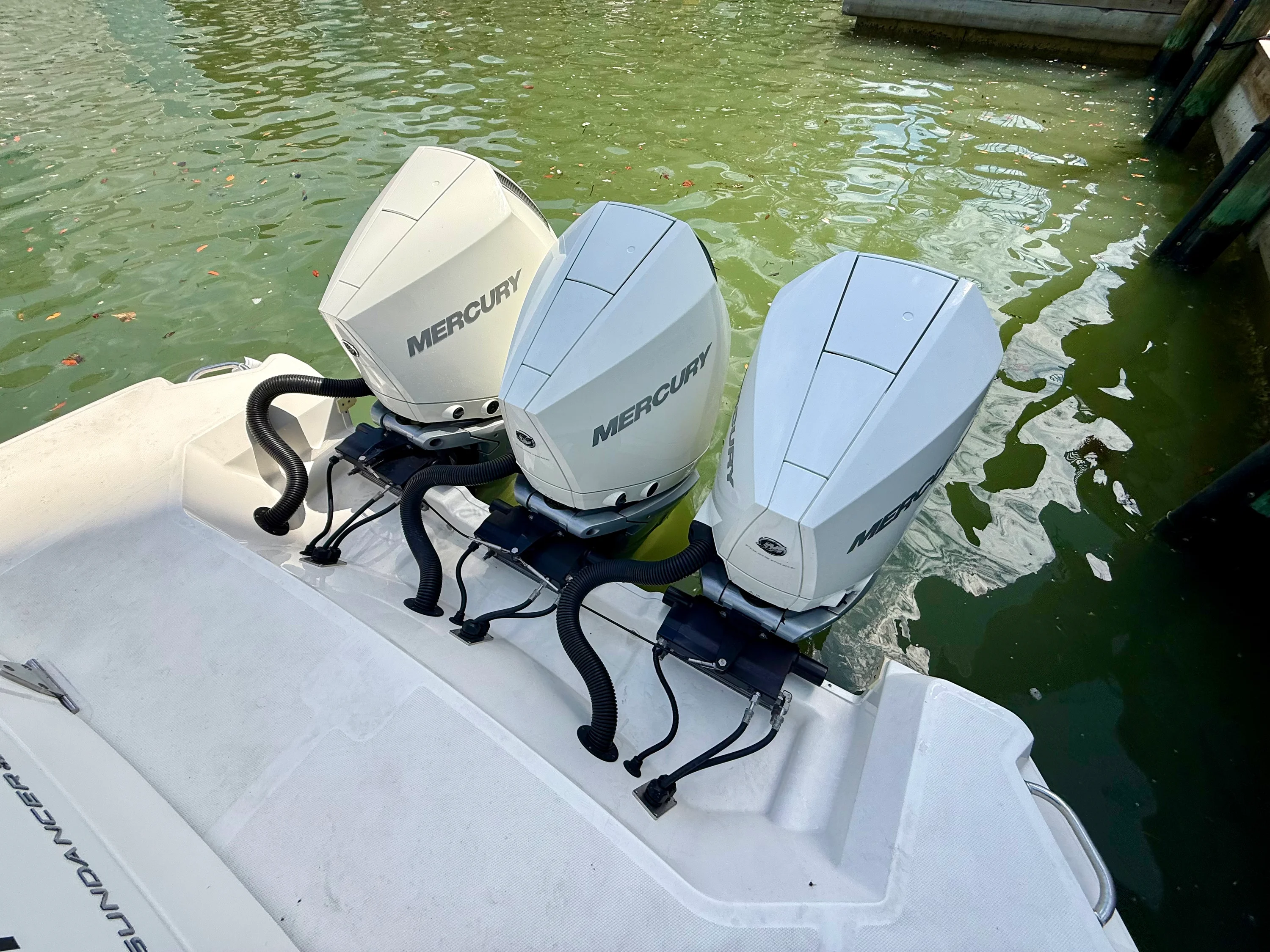 2023 Sea Ray 320 SUNDANCER Image Thumbnail #9