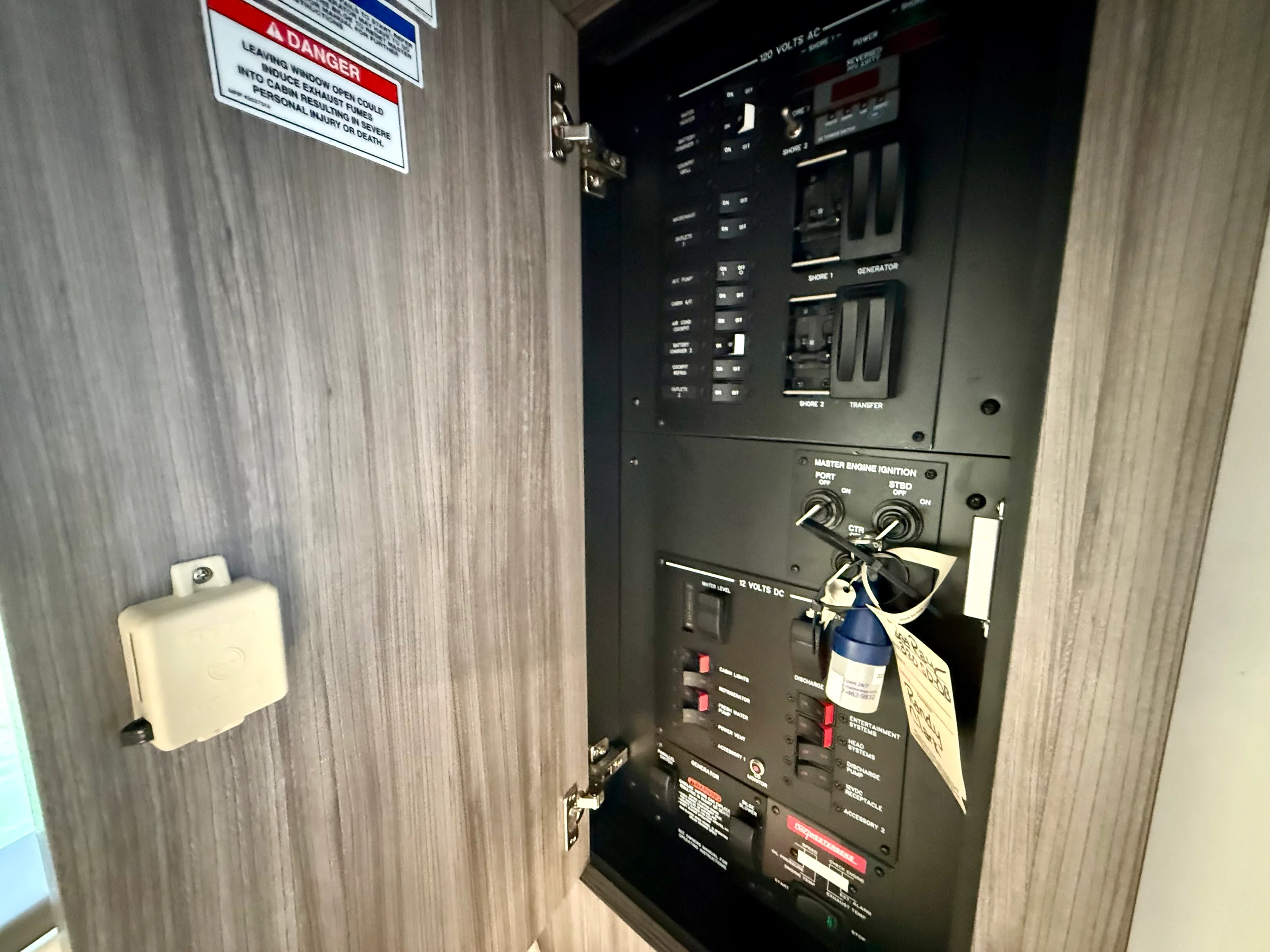 2023 Sea Ray 320 SUNDANCER Image Thumbnail #36