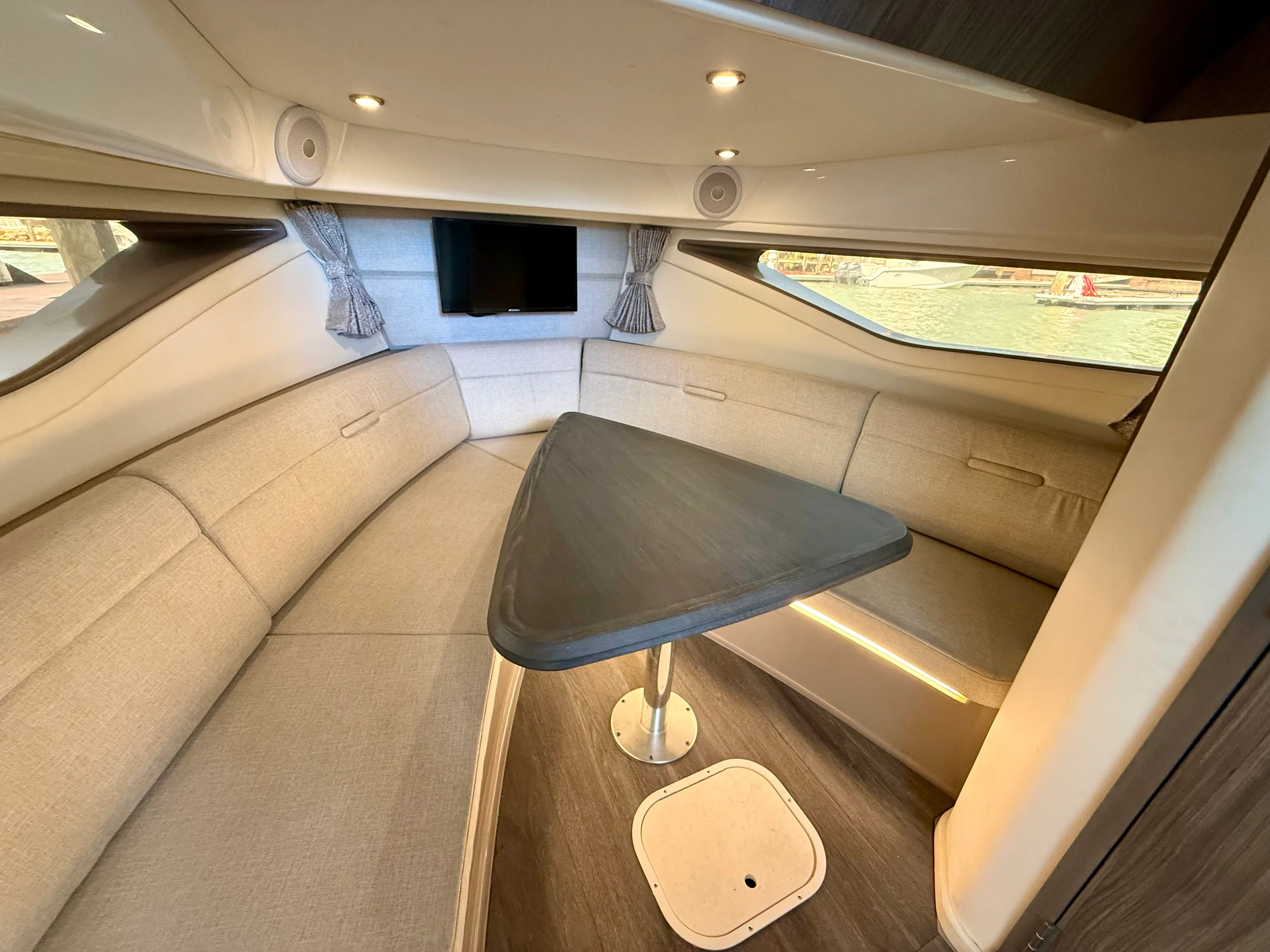 2023 Sea Ray 320 SUNDANCER Image Thumbnail #34