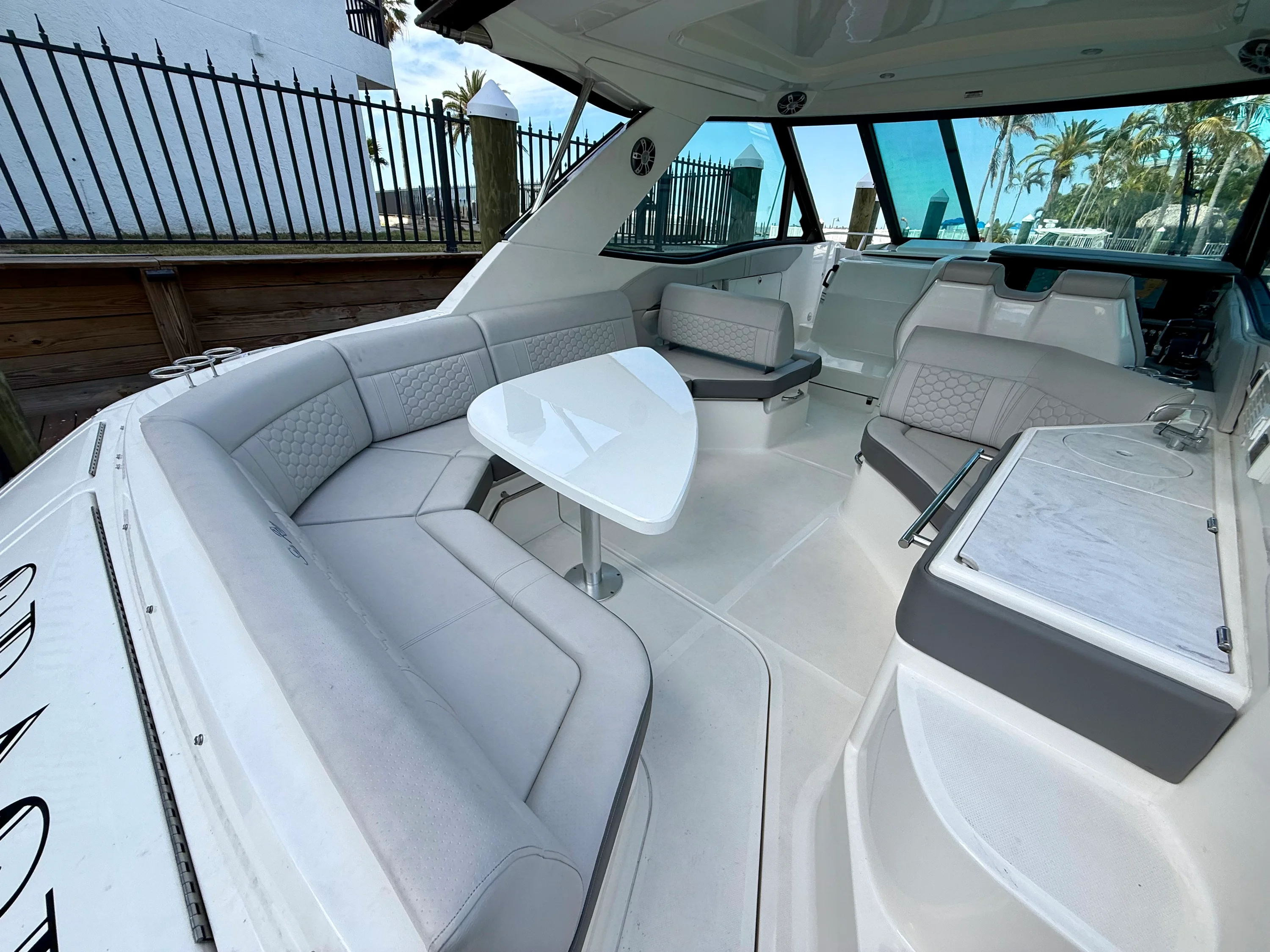 2023 Sea Ray 320 SUNDANCER Image Thumbnail #16