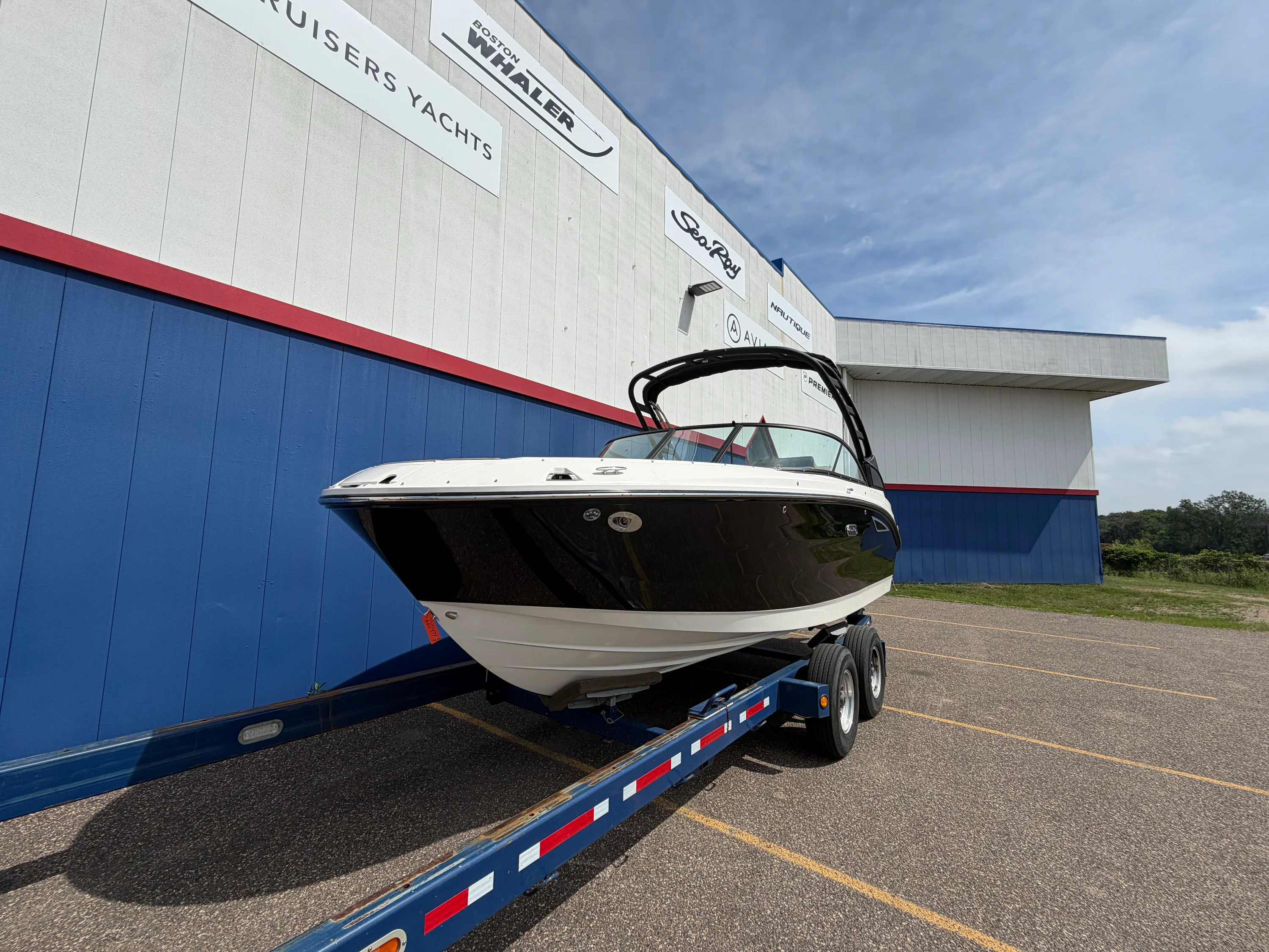 2026 Sea Ray SDX 230 Surf Image Thumbnail #3