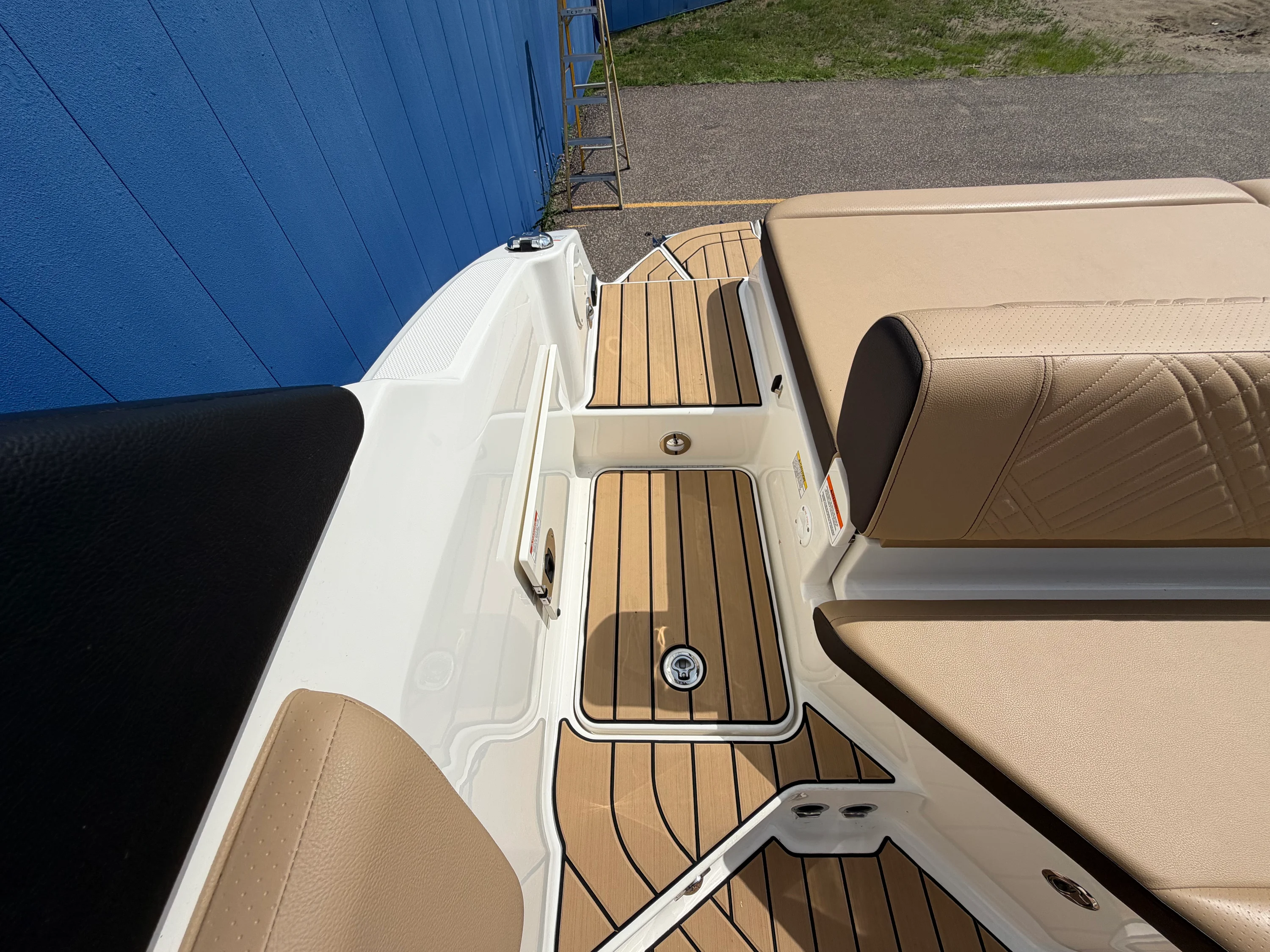 2026 Sea Ray SDX 230 Surf Image Thumbnail #16