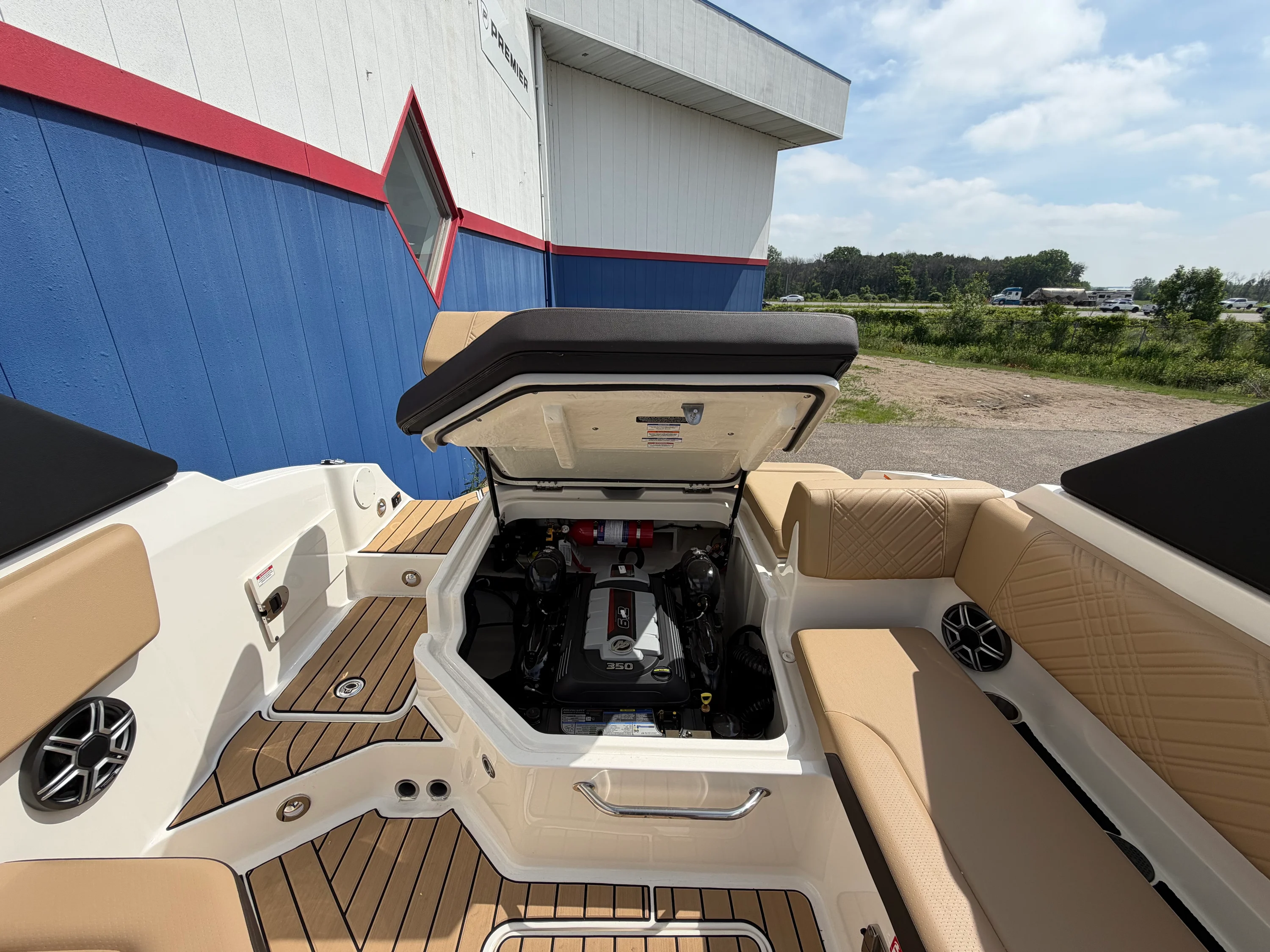 2026 Sea Ray SDX 230 Surf Image Thumbnail #19
