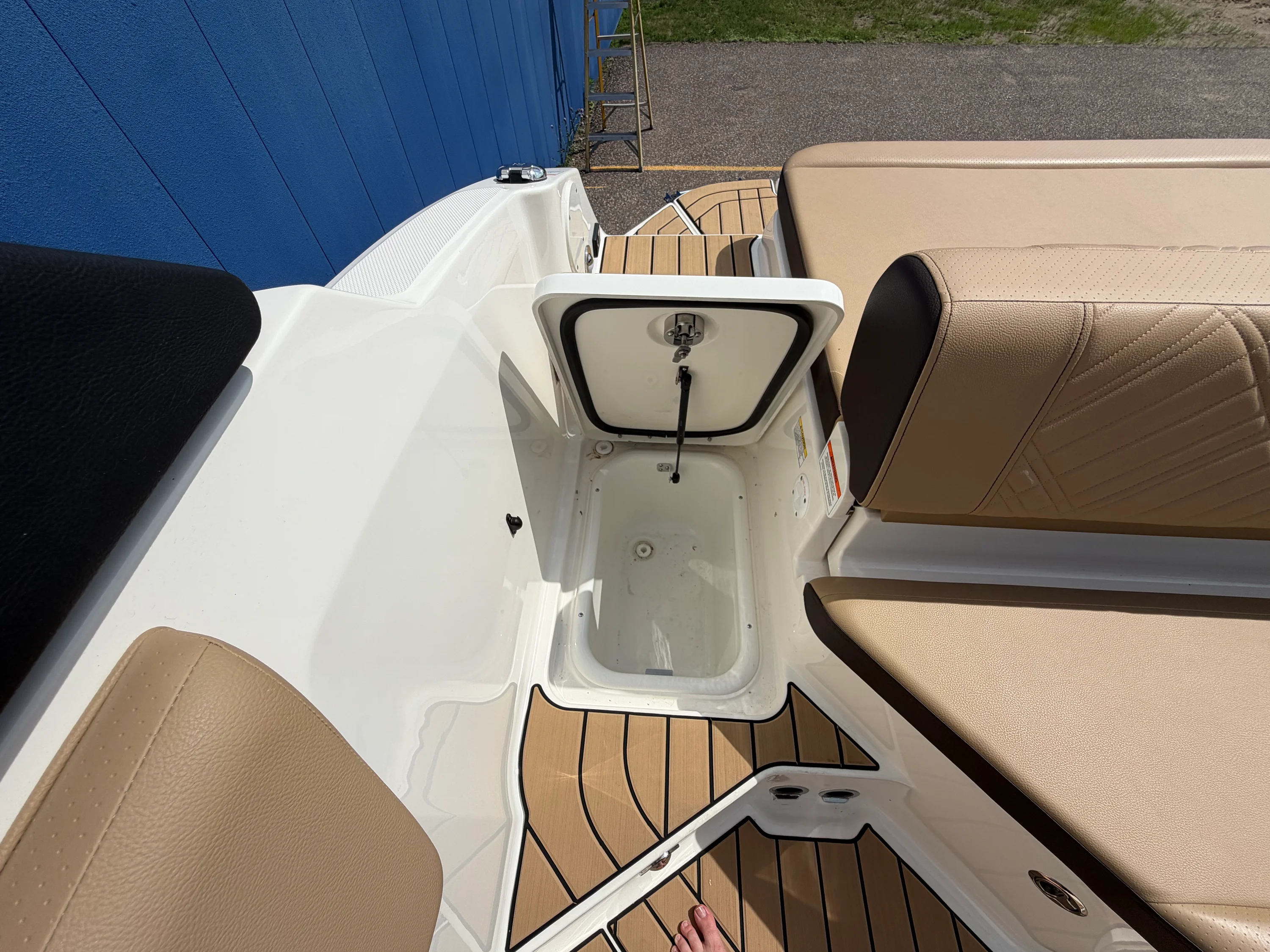 2026 Sea Ray SDX 230 Surf Image Thumbnail #17