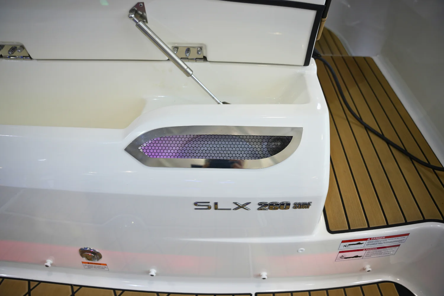 2025 Sea Ray SLX 260 Surf Image Thumbnail #7