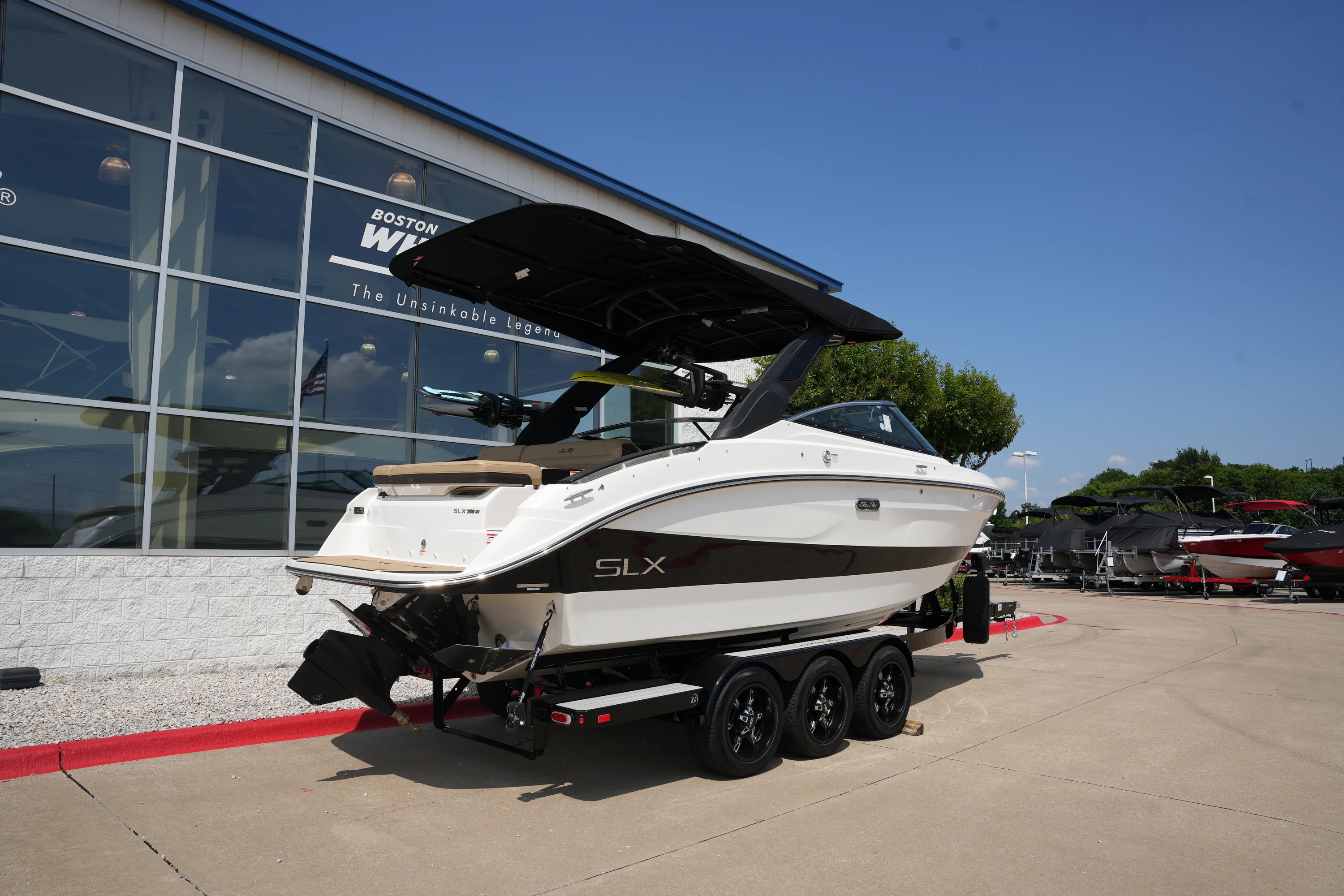 2025 Sea Ray SLX 260 Surf Image Thumbnail #2