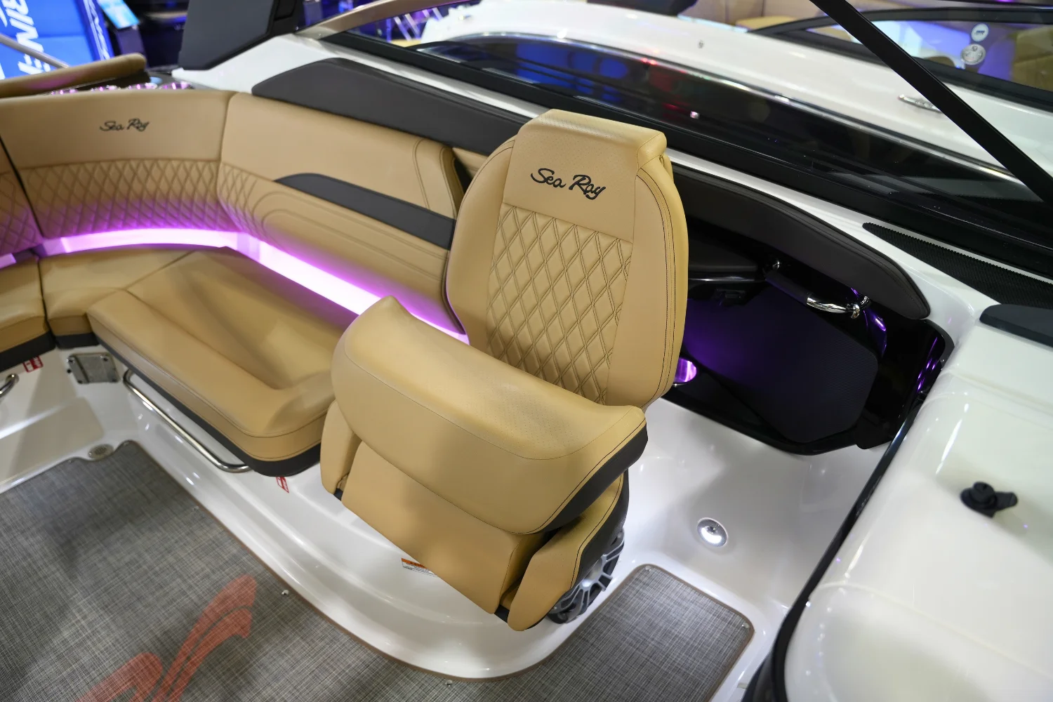 2025 Sea Ray SLX 260 Surf Image Thumbnail #16
