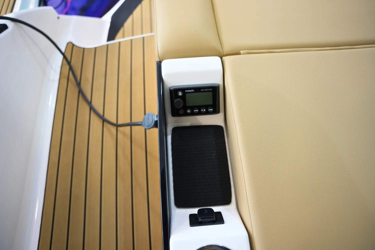 2025 Sea Ray SLX 260 Surf Image Thumbnail #11