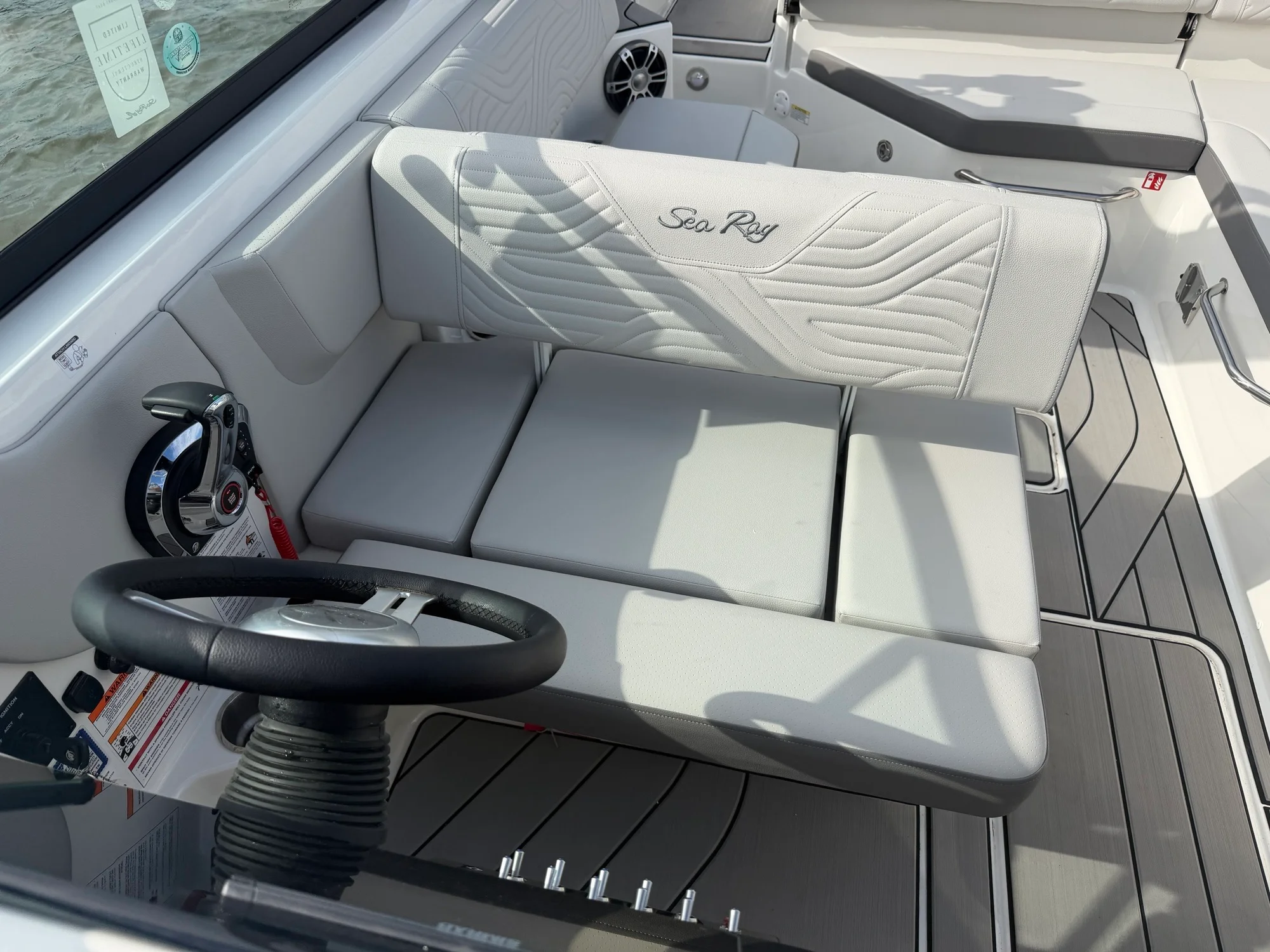 2025 Sea Ray SDX 270 Surf Image Thumbnail #3