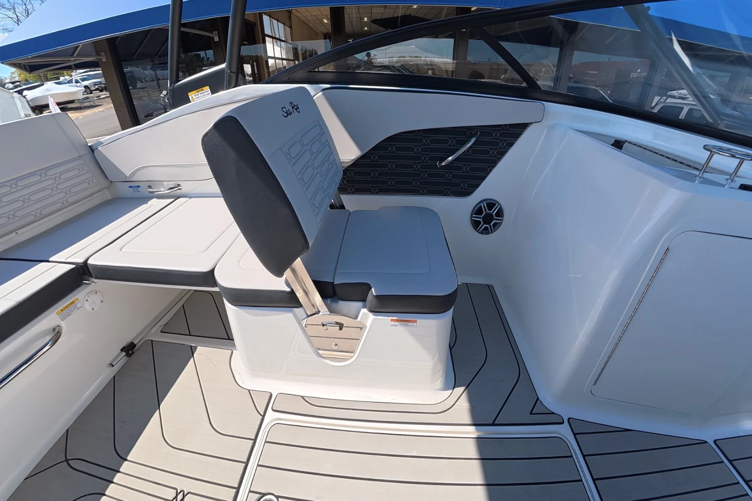2026 Sea Ray SPX 210 Outboard Image Thumbnail #14