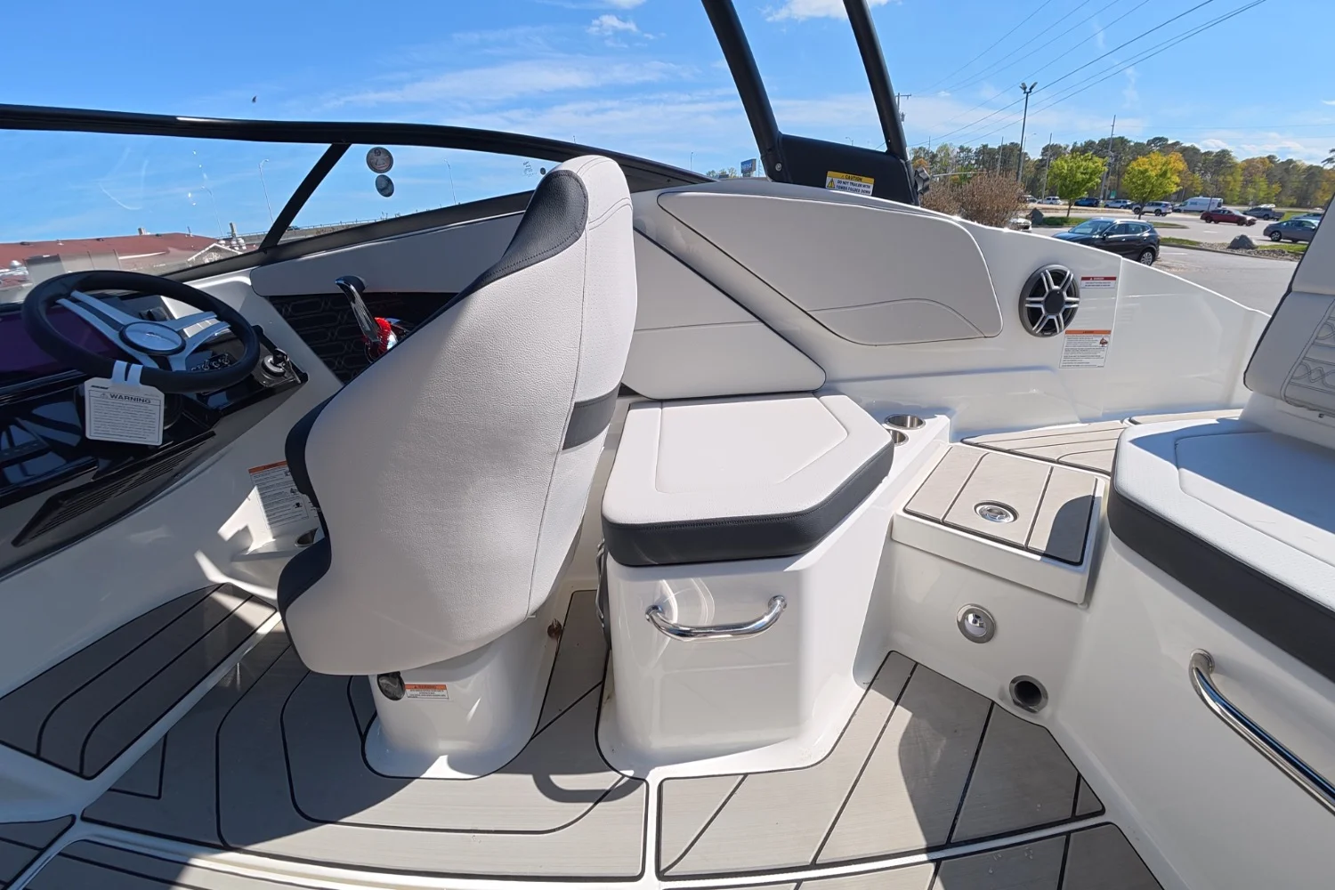 2026 Sea Ray SPX 210 Outboard Image Thumbnail #15