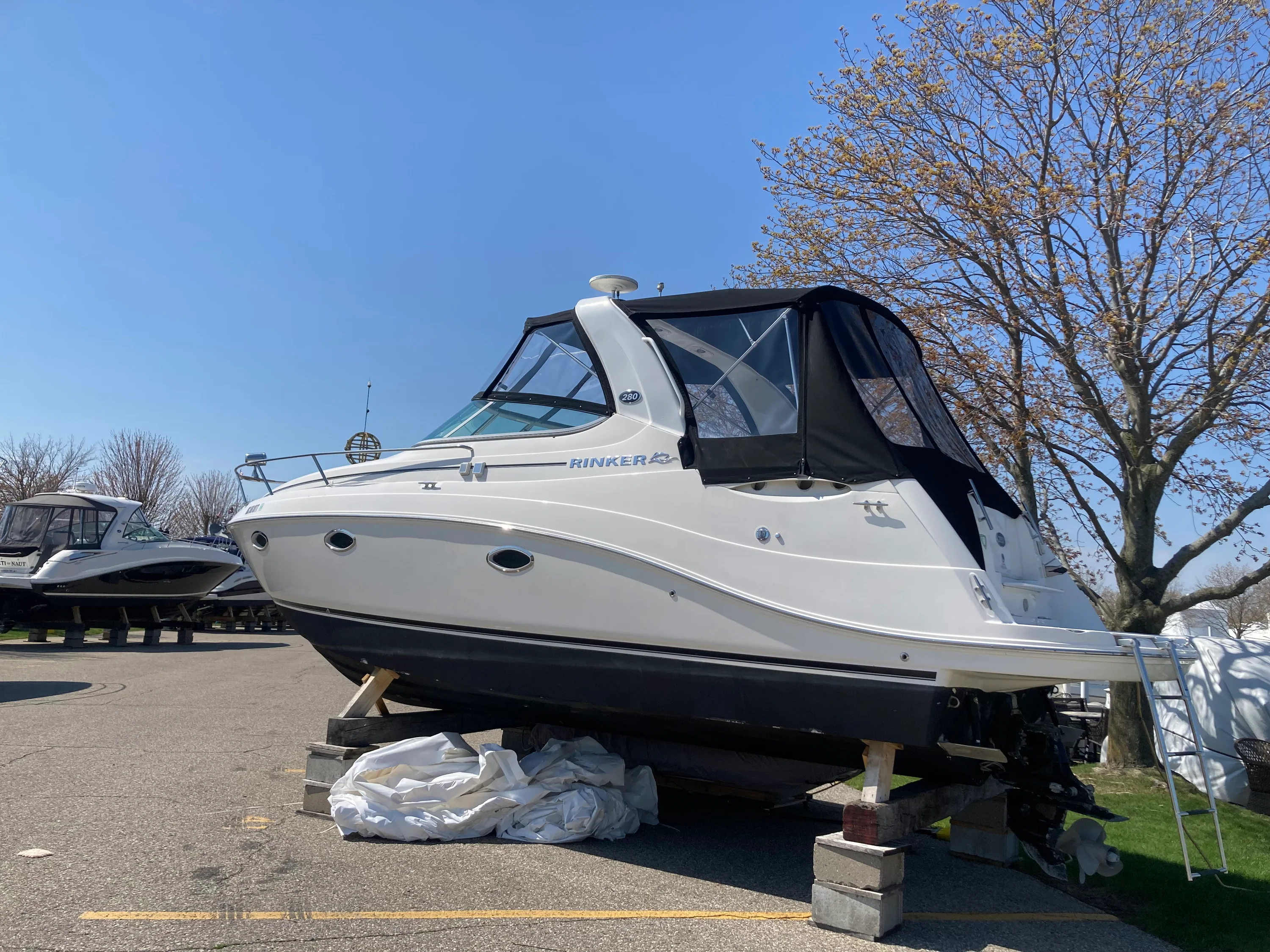 2007 Rinker 280 EXPRESS CRUISER Image Thumbnail #3