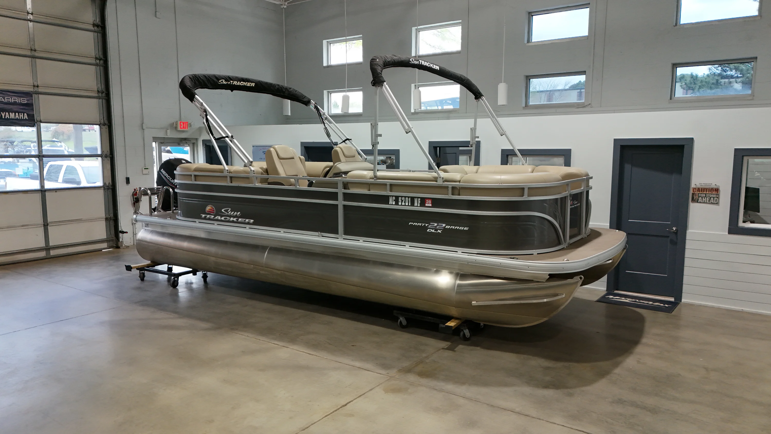 2025 Tracker PARTY BARGE 22 Image Thumbnail #11