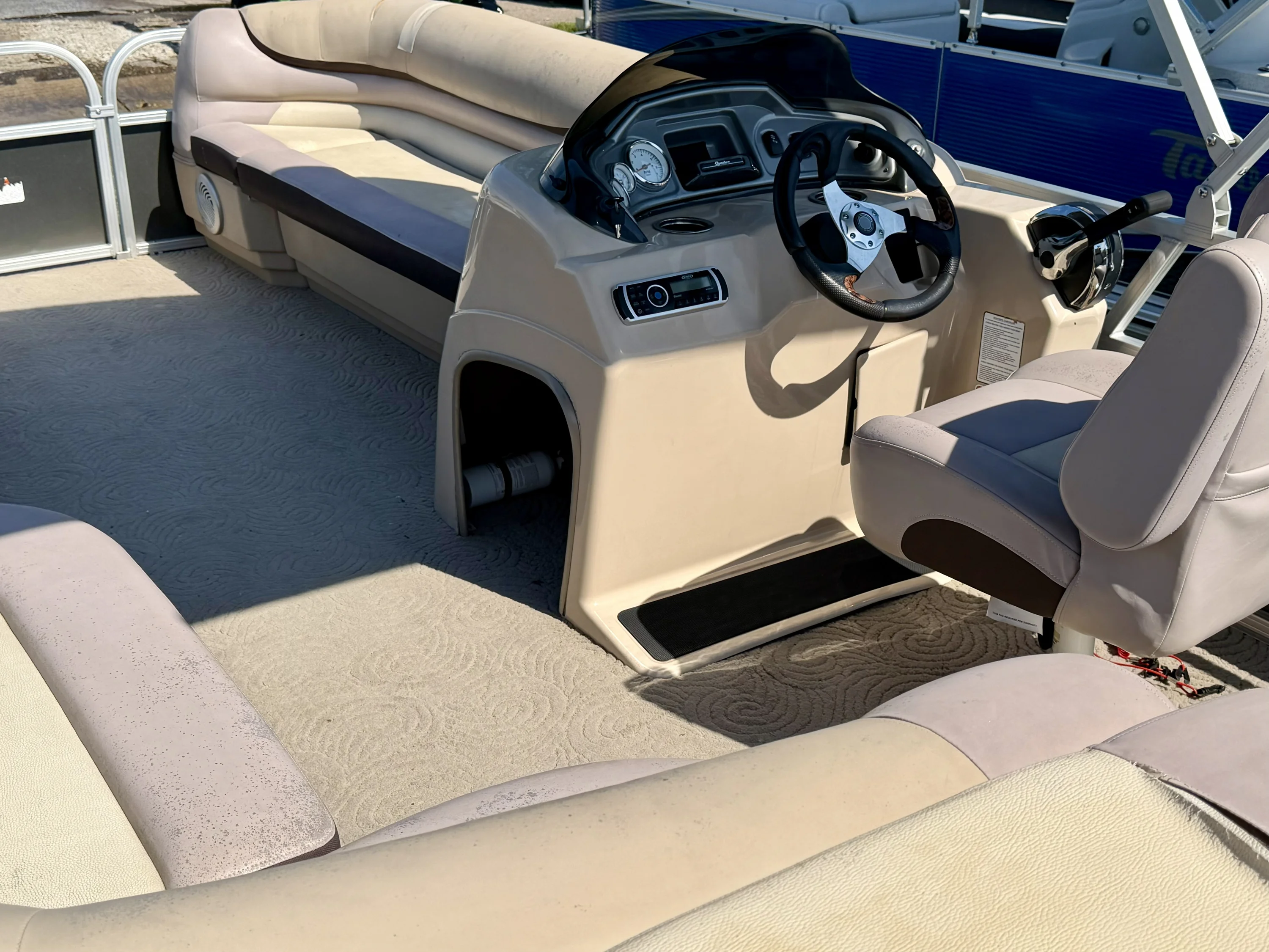 2015 Tracker PARTY BARGE 20 Image Thumbnail #13