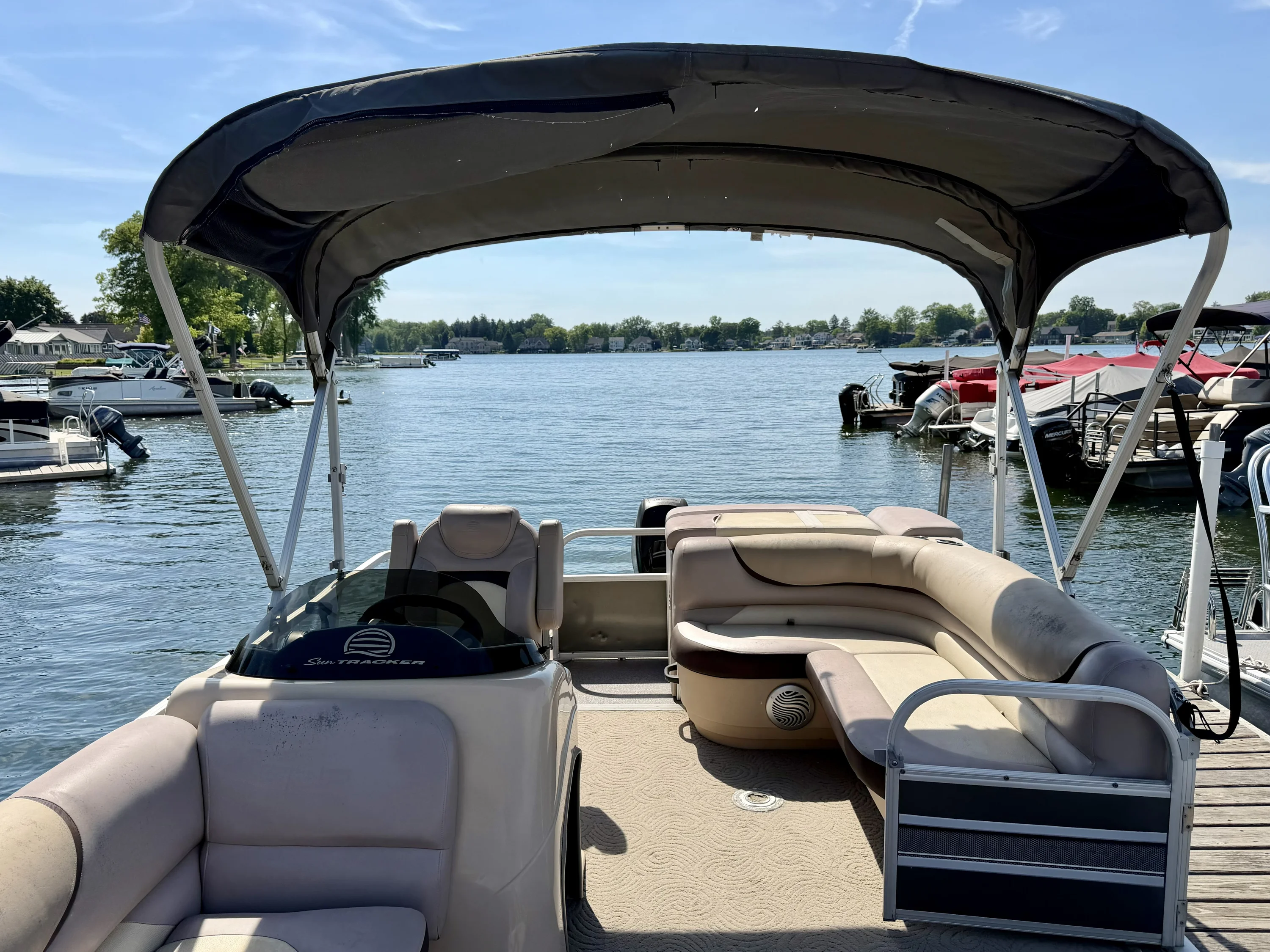 2015 Tracker PARTY BARGE 20 Image Thumbnail #4