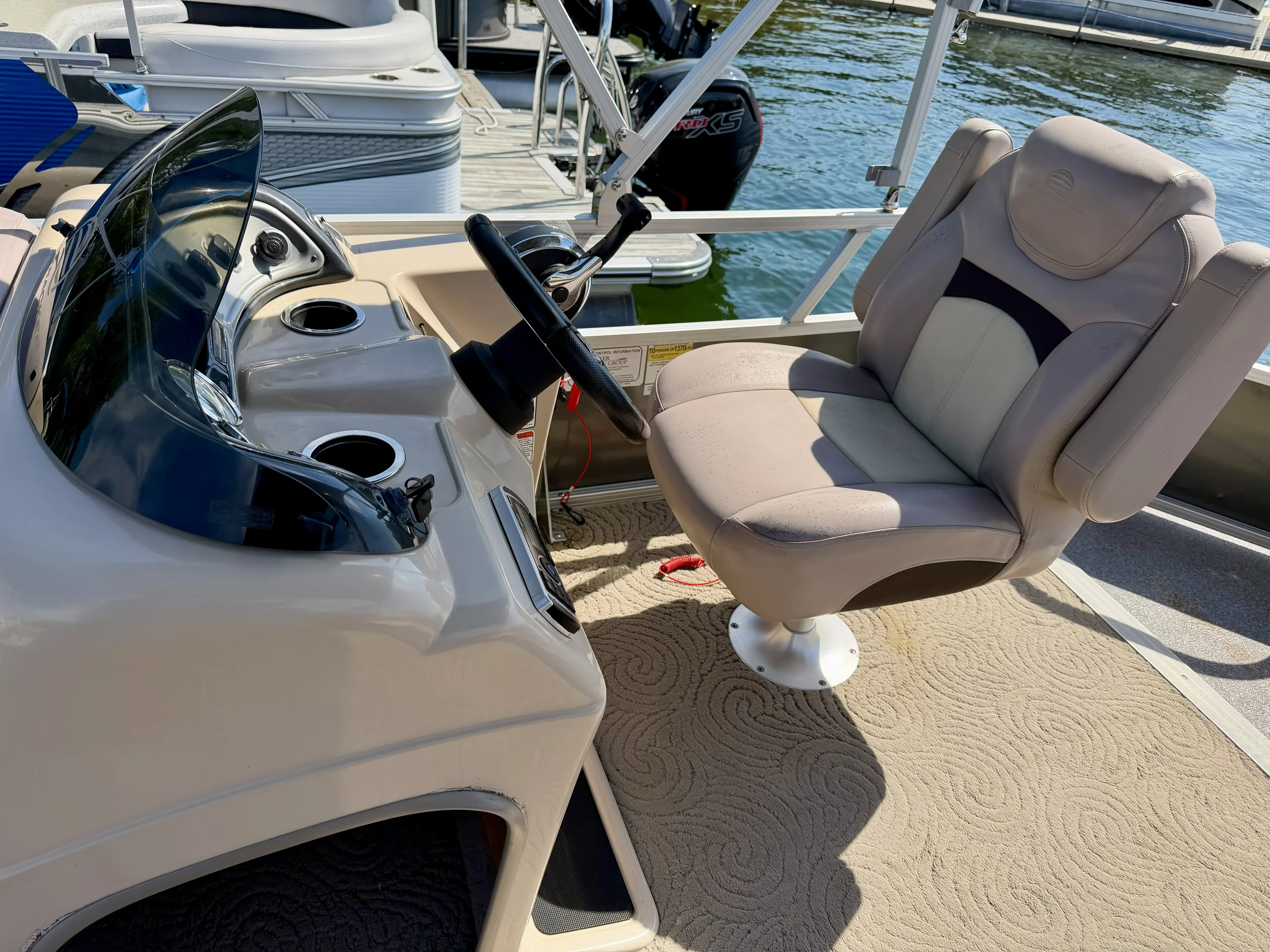 2015 Tracker PARTY BARGE 20 Image Thumbnail #6