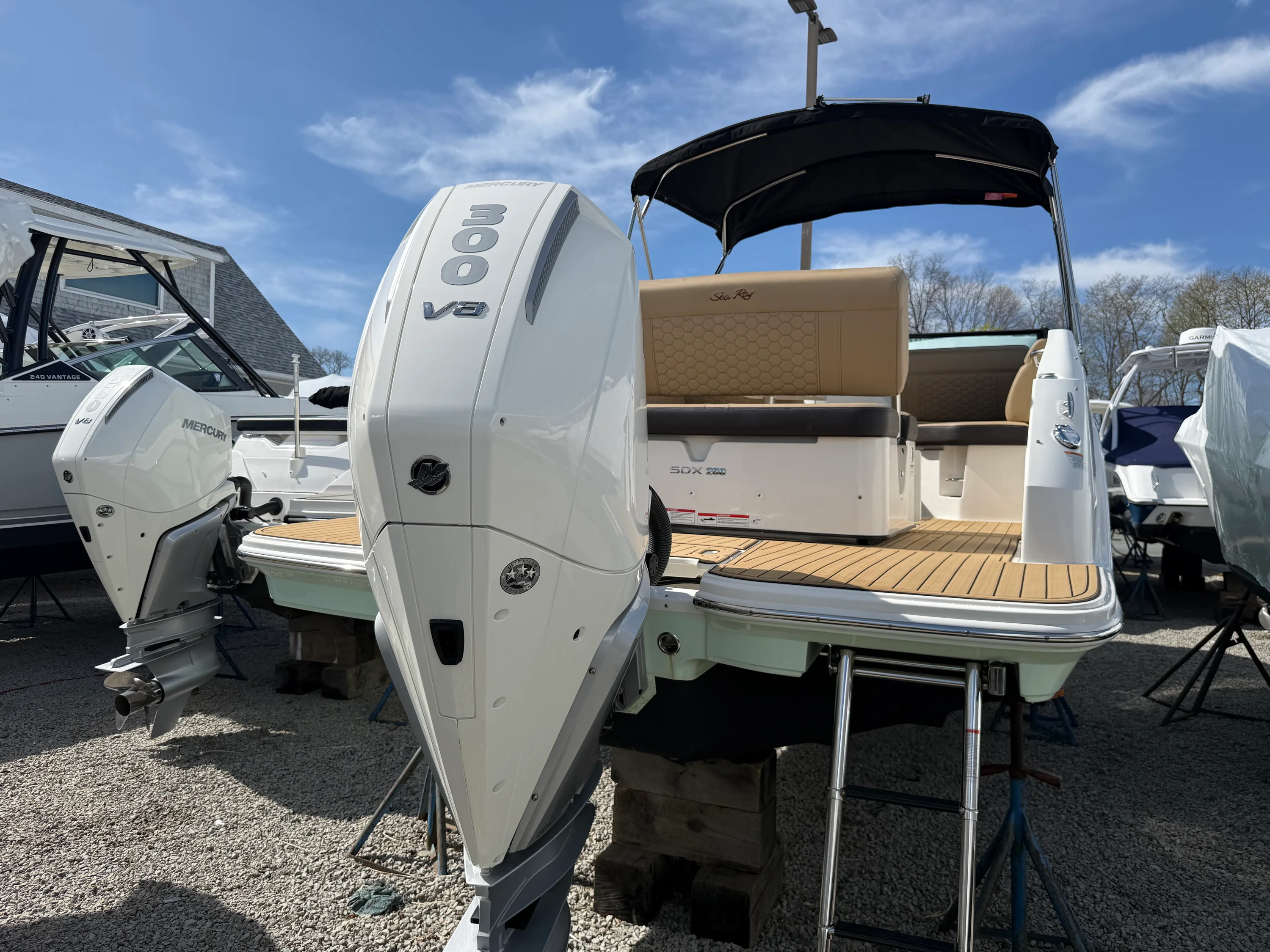 2024 Sea Ray 250 SDX OB Image Thumbnail #4