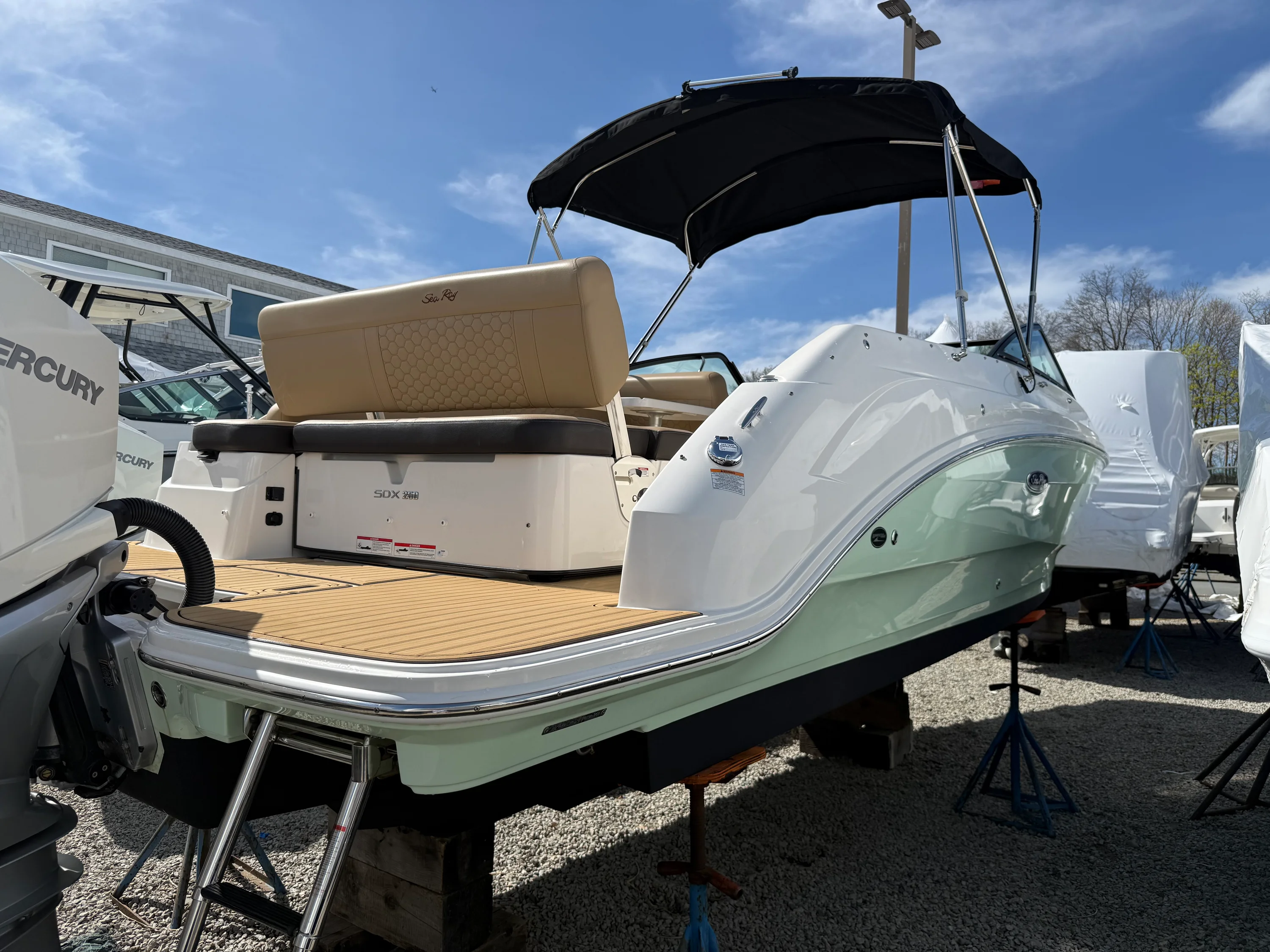 2024 Sea Ray 250 SDX OB Image Thumbnail #3