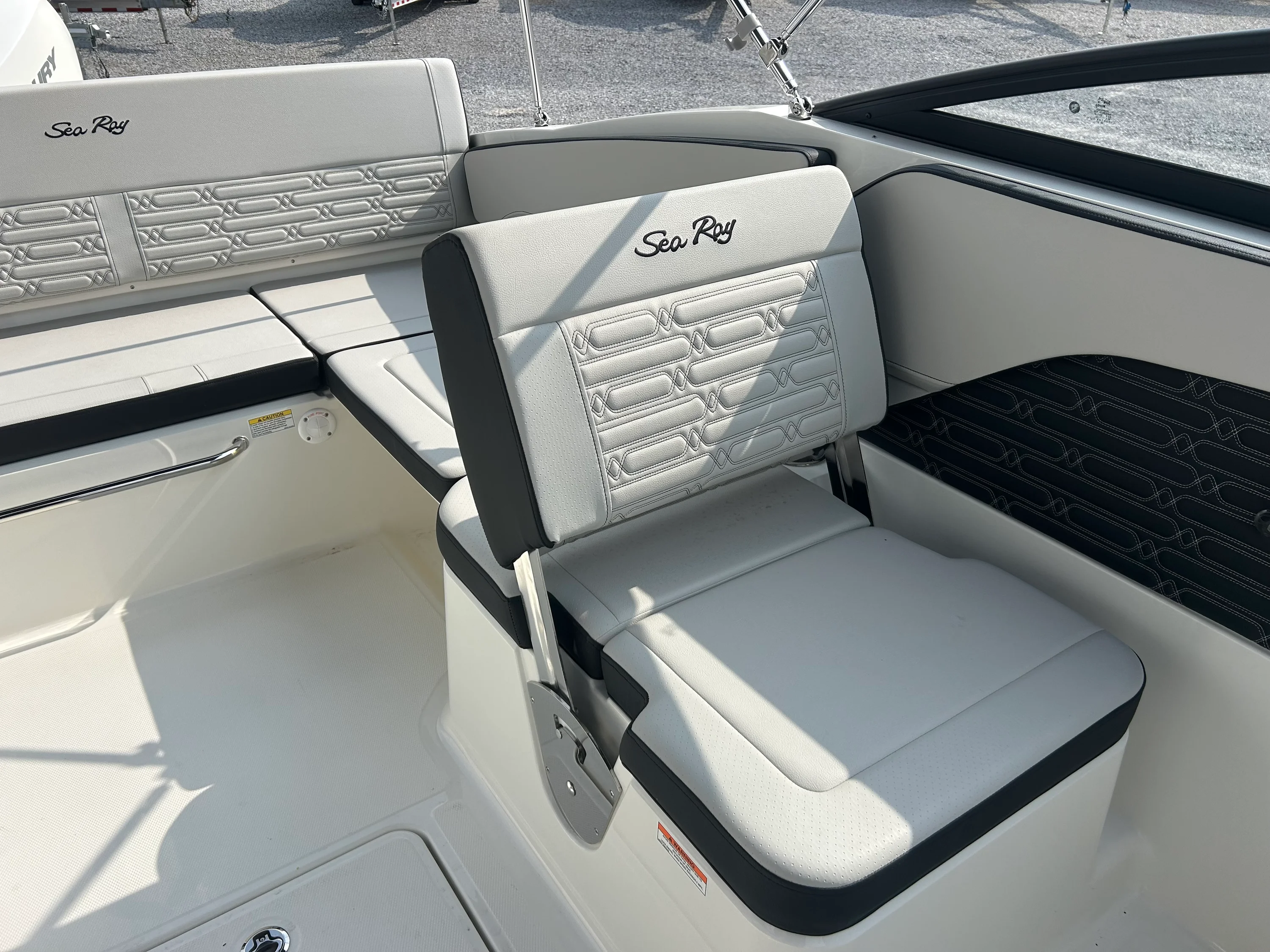 2026 Sea Ray SPX 210 Outboard Image Thumbnail #10