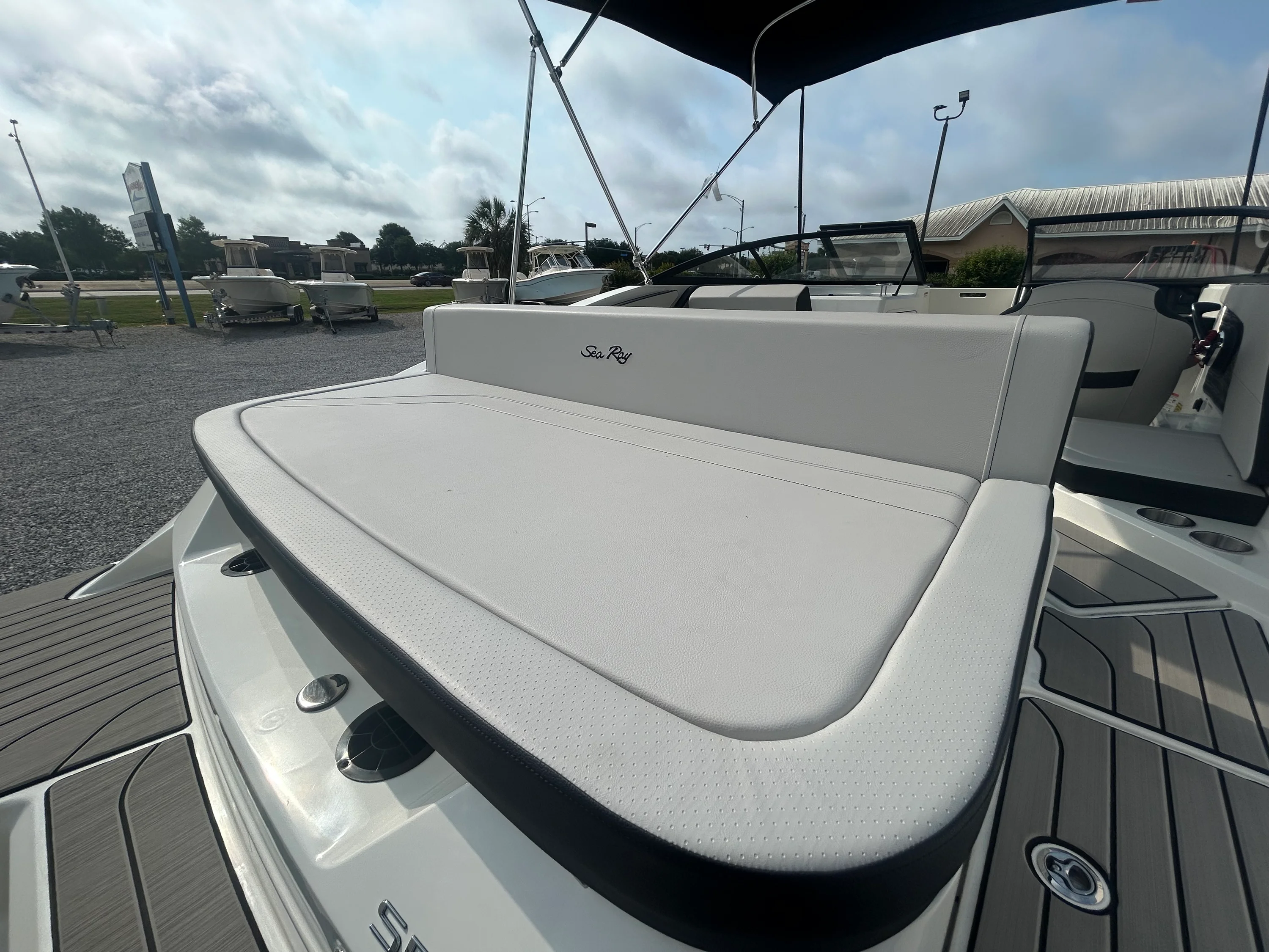 2026 Sea Ray SPX 210 Outboard Image Thumbnail #8